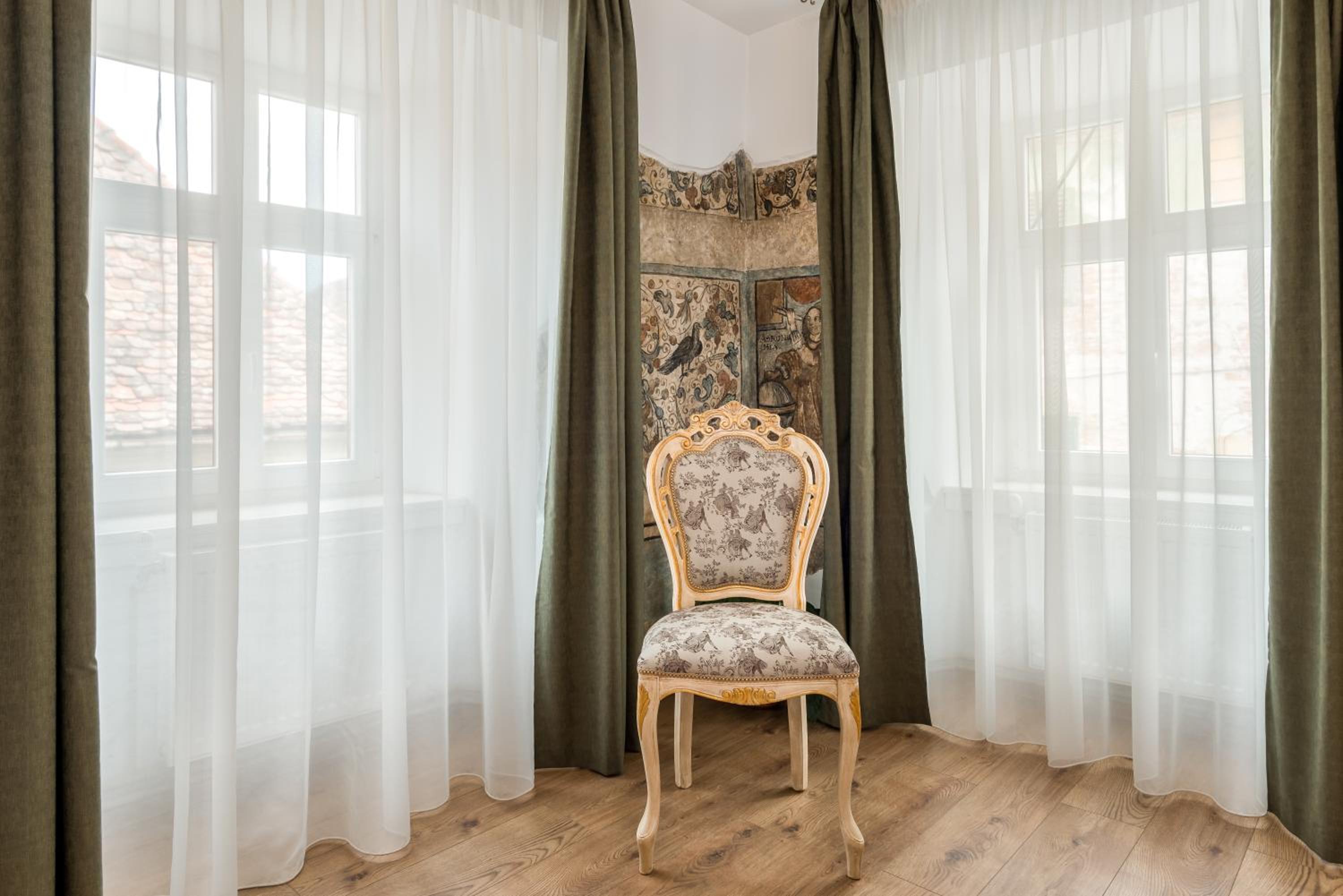 Luxury Double Room with Fresco and view to Liars Bridge  - Photo 12