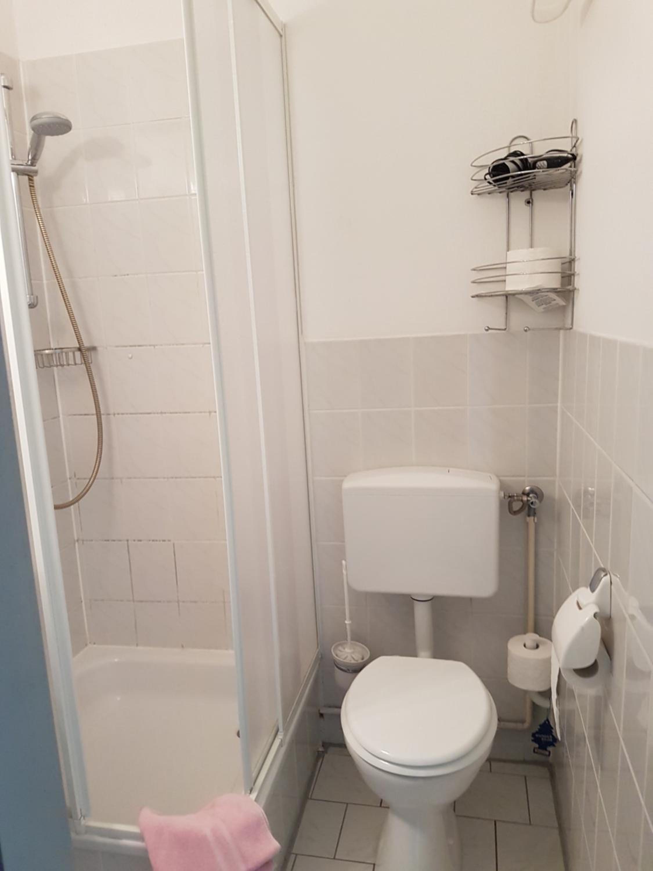 Single Room with Bathroom photo 3