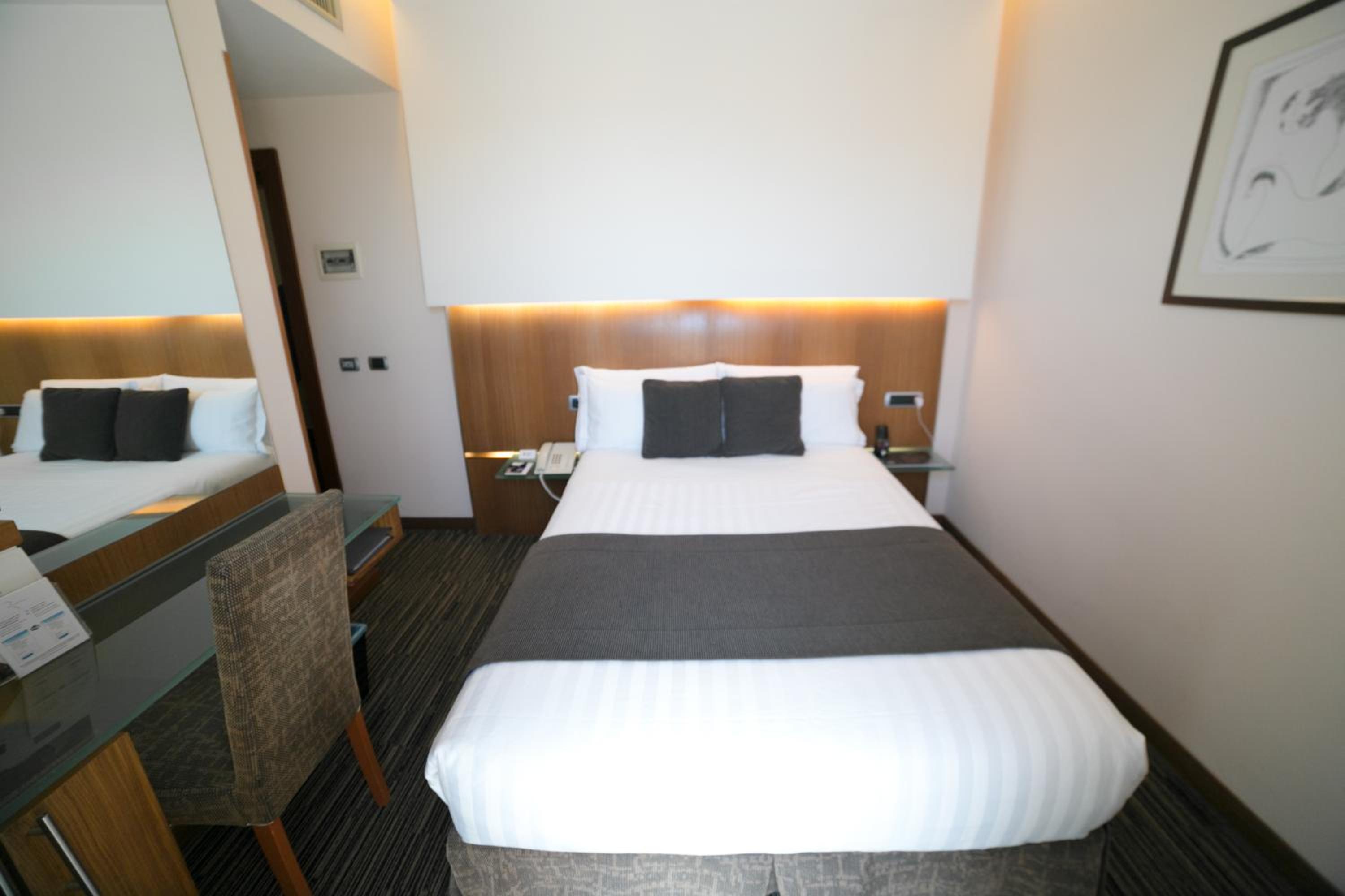Small Double Room with French Bed - Photo 2