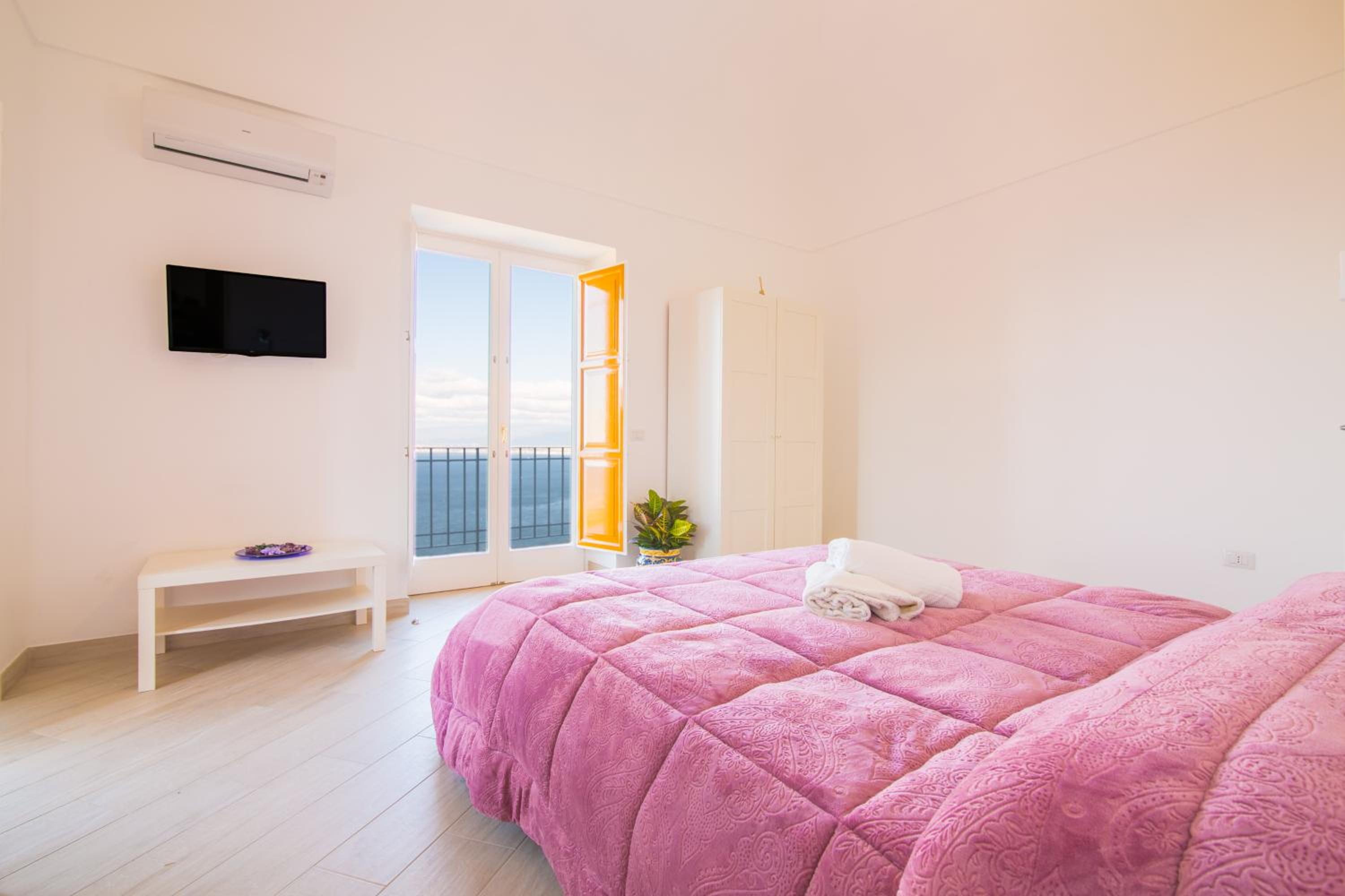 Double Room with Balcony and Sea View