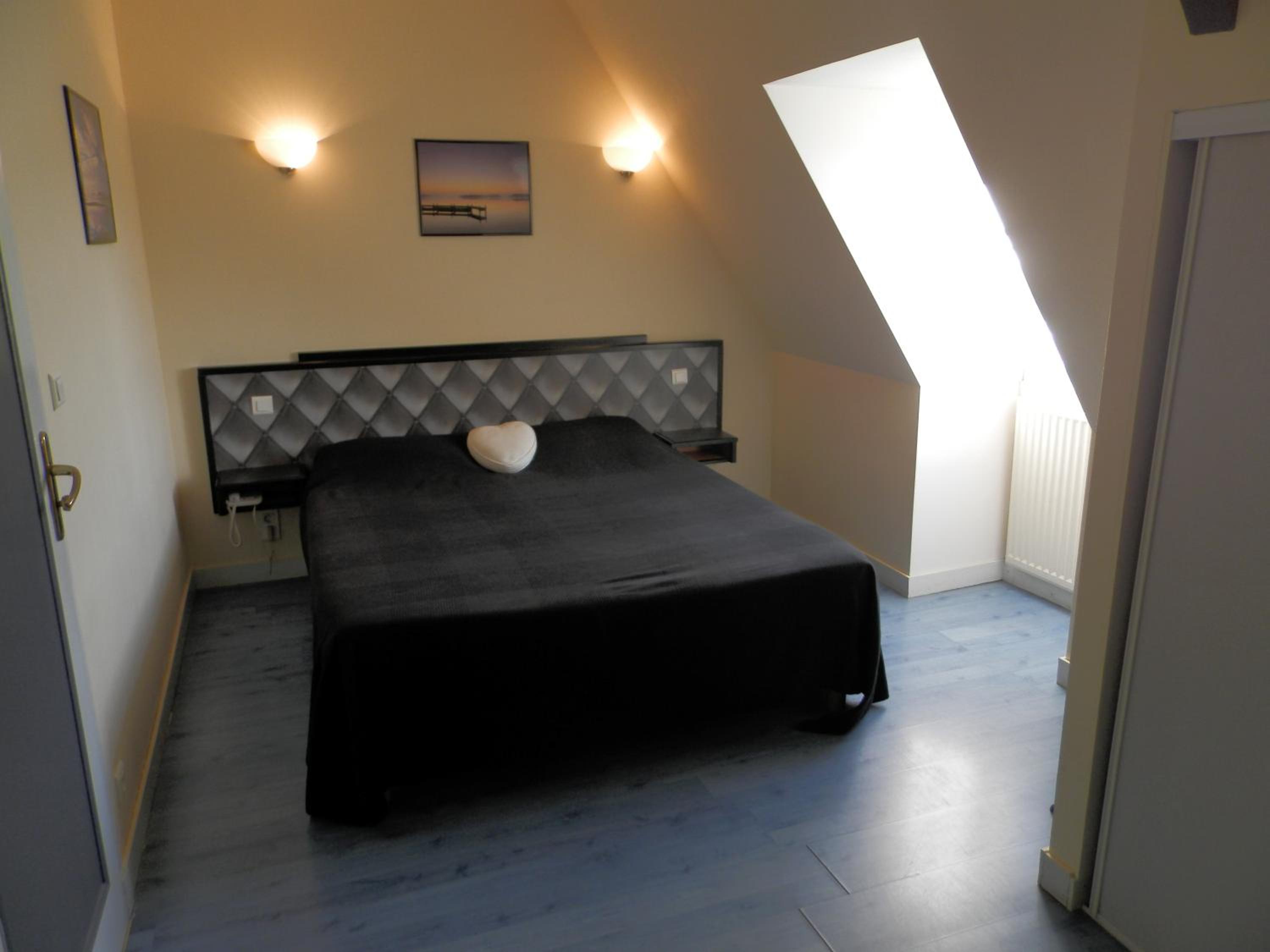 Standard Double Room - Photo 6