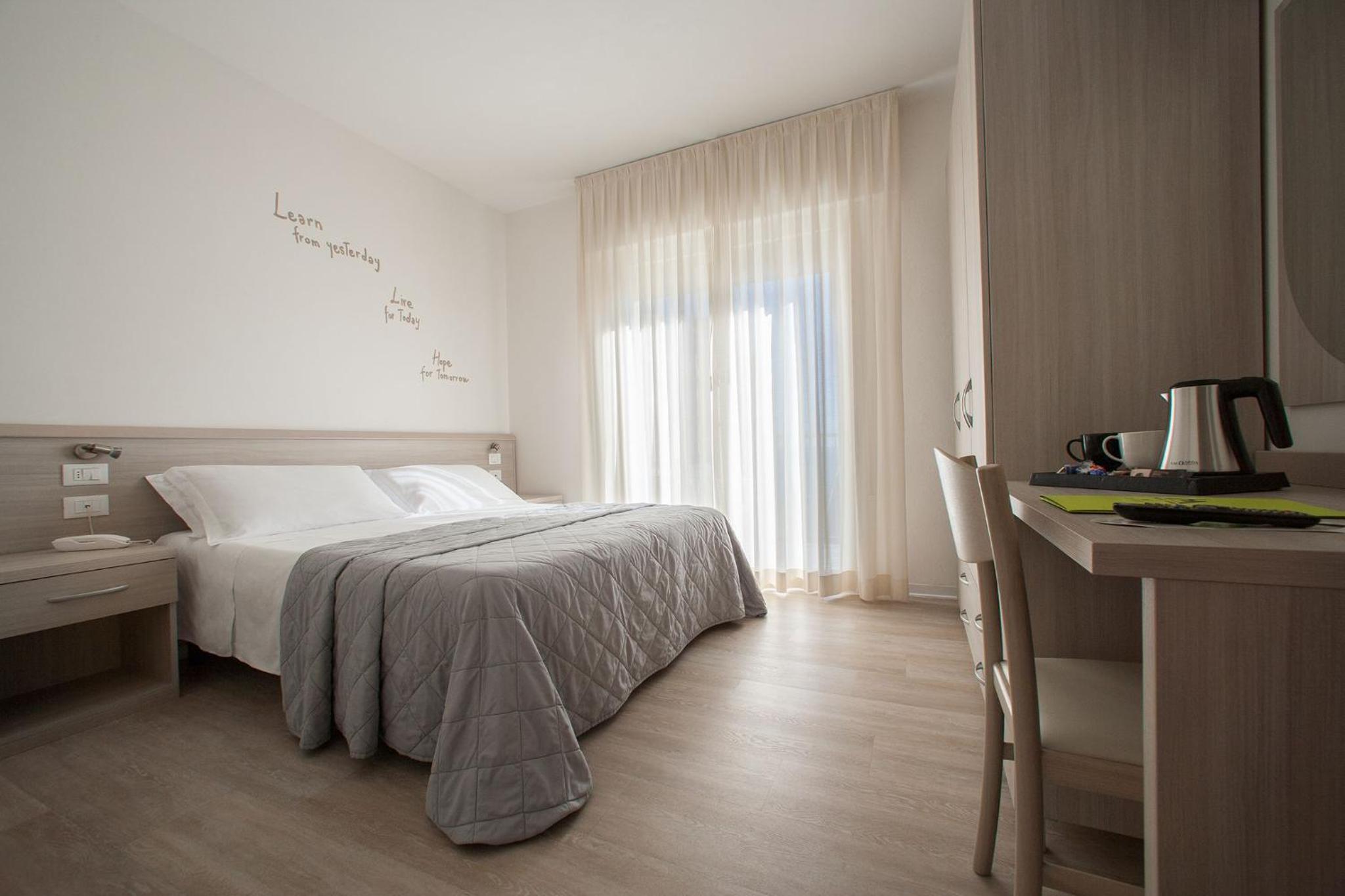 Deluxe Double or Twin Room with Sea View photo 2