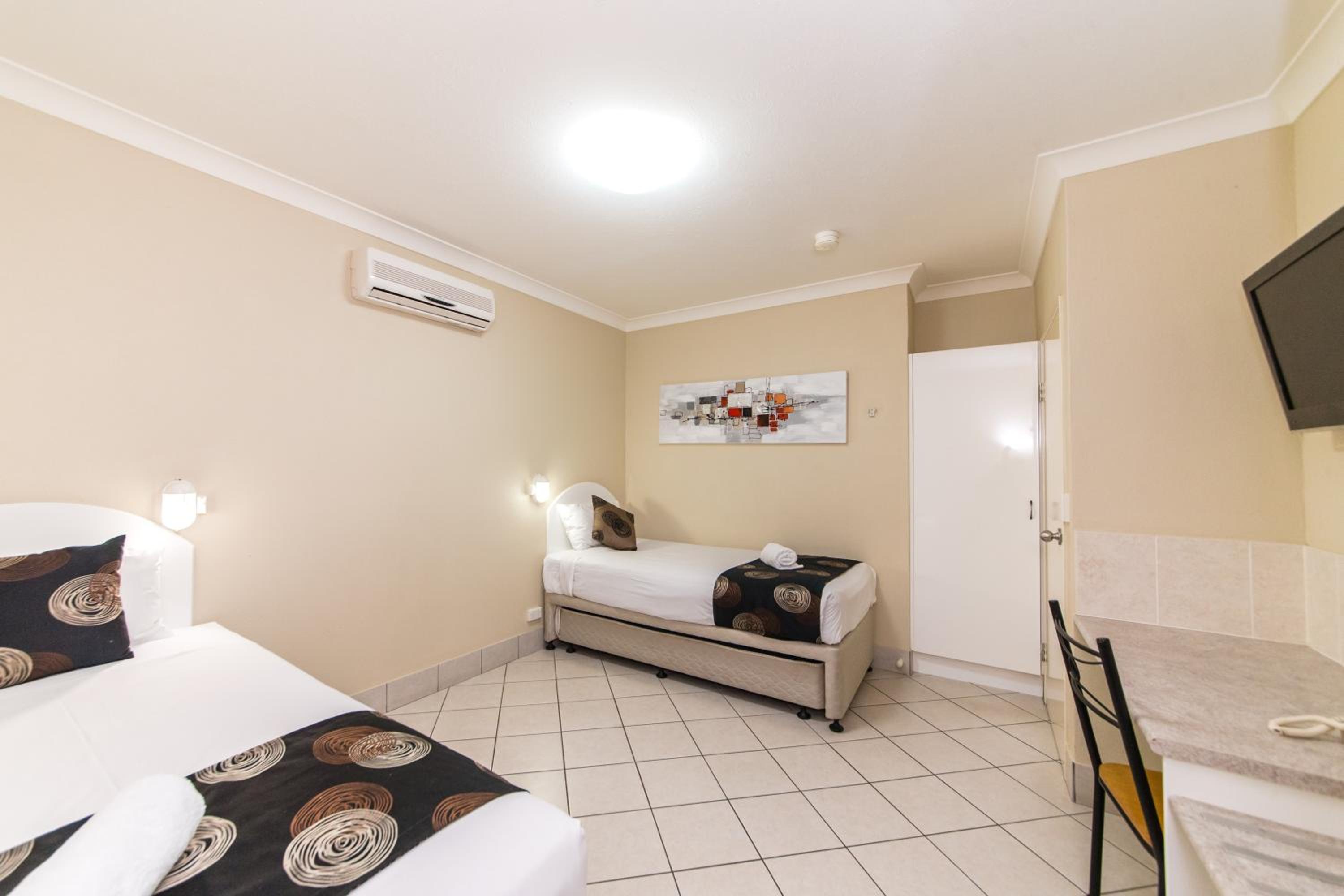 Family Suite (2 Bedroom)  photo 2