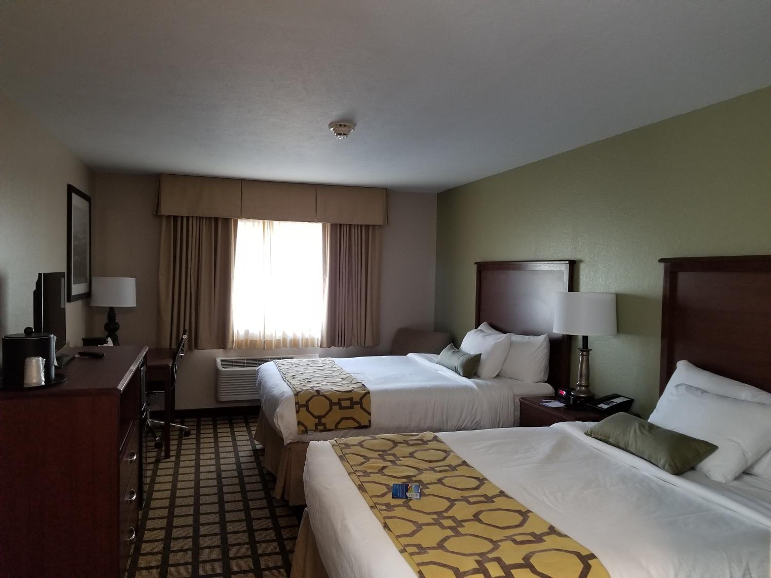 Queen Room with Two Queen Beds - Non-Smoking - Photo 1