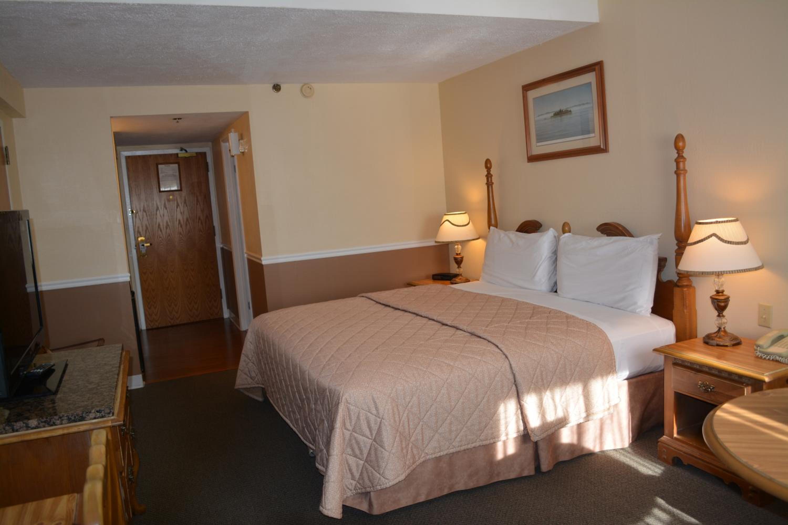 Standard King Room photo 3