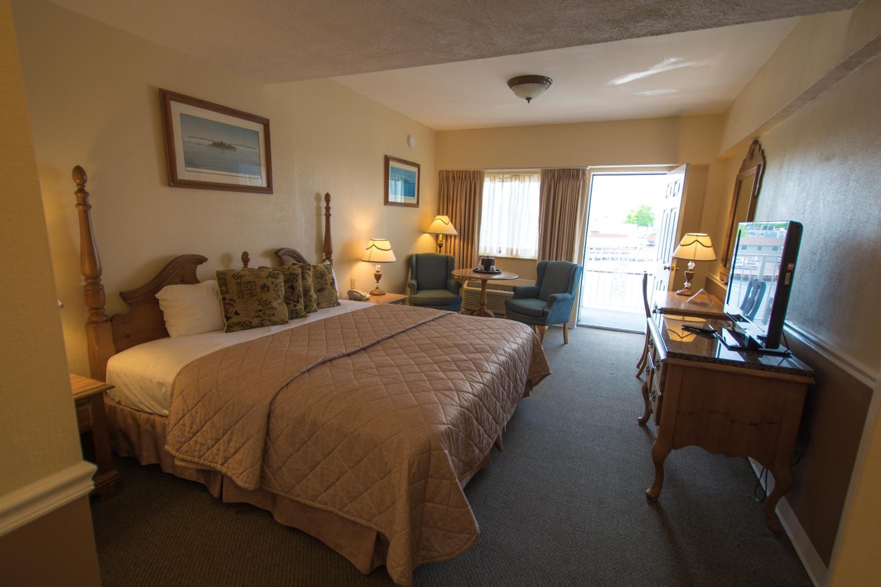 Standard King Room photo 2