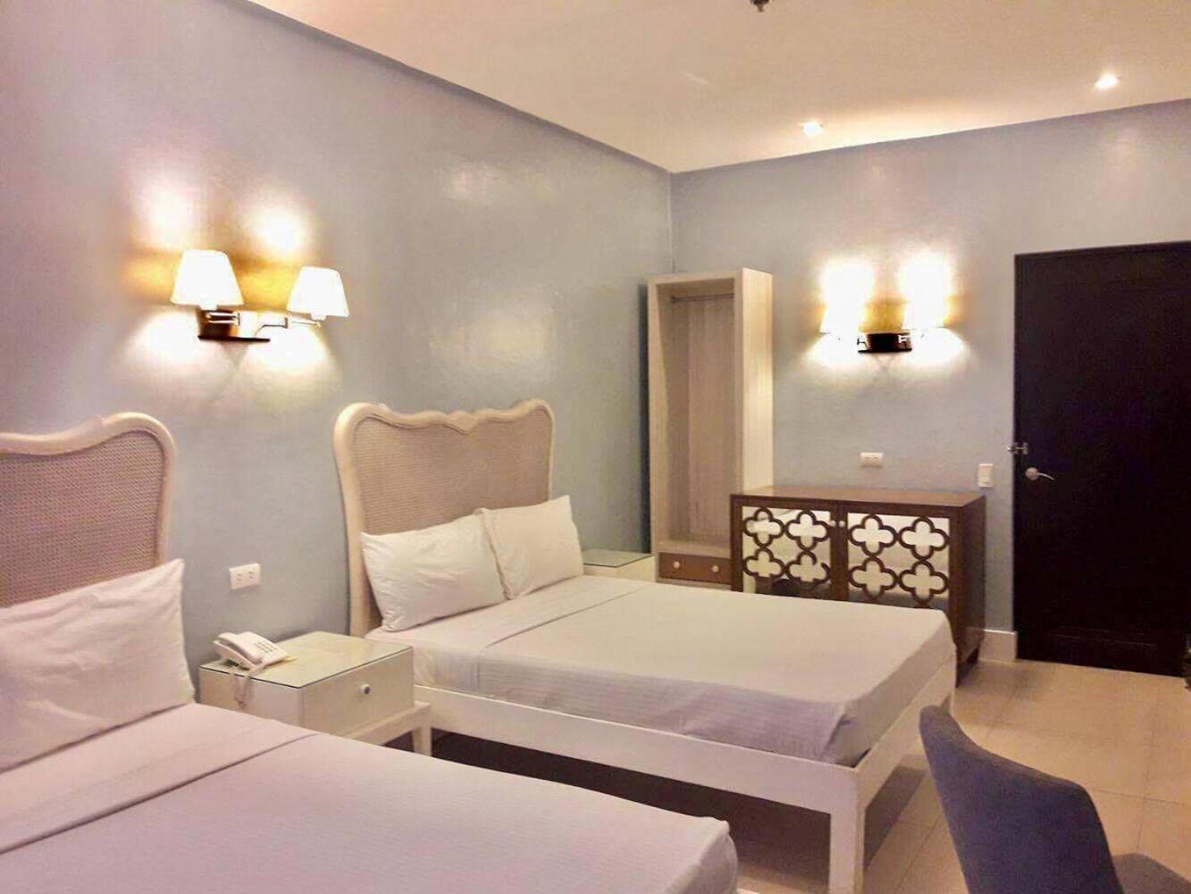 Superior Queen Room with Two Queen Beds photo 1