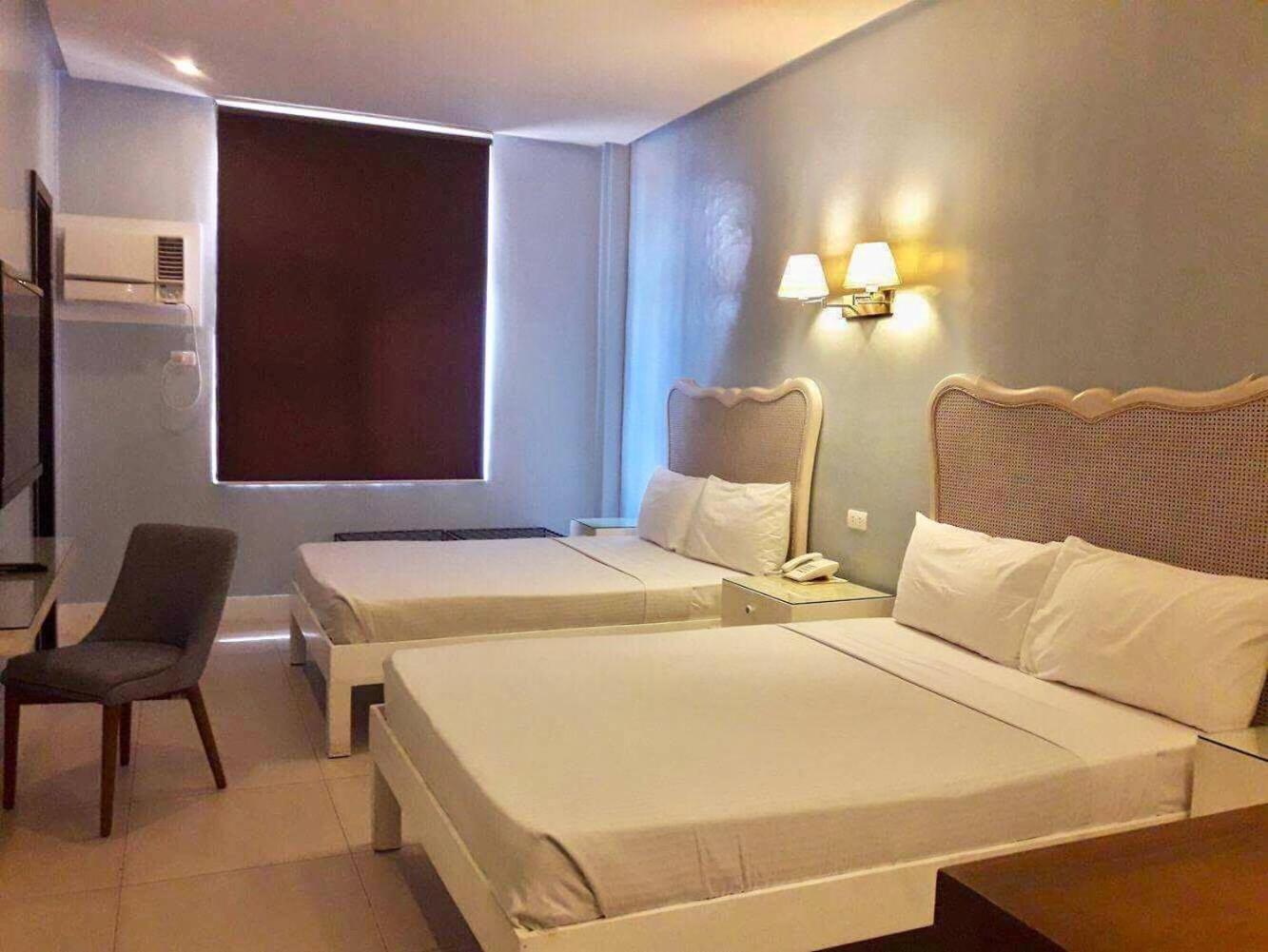 Superior Queen Room with Two Queen Beds photo 2