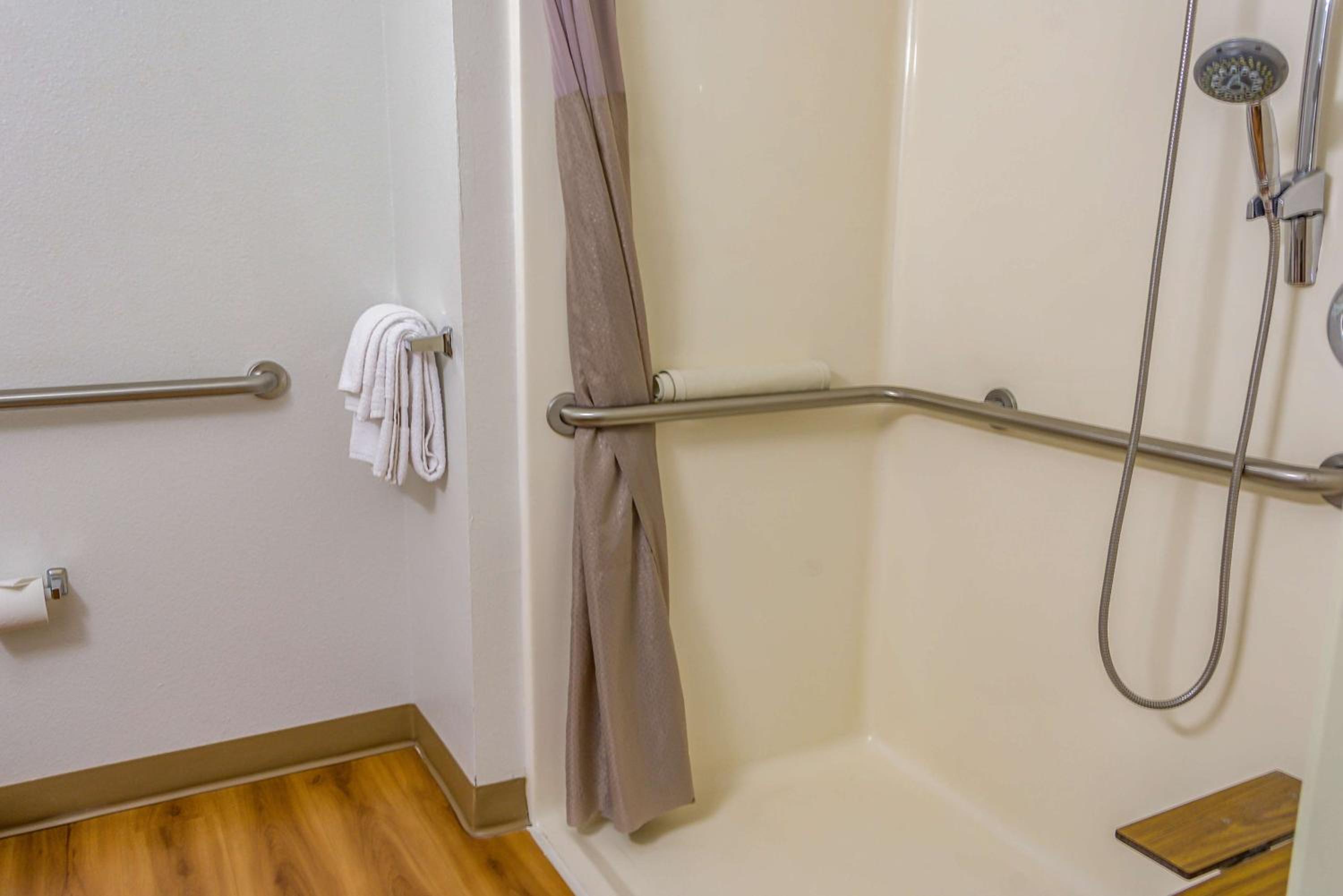 Queen Room with Two Queen Beds - Disability Access - Roll In Shower - Photo 2
