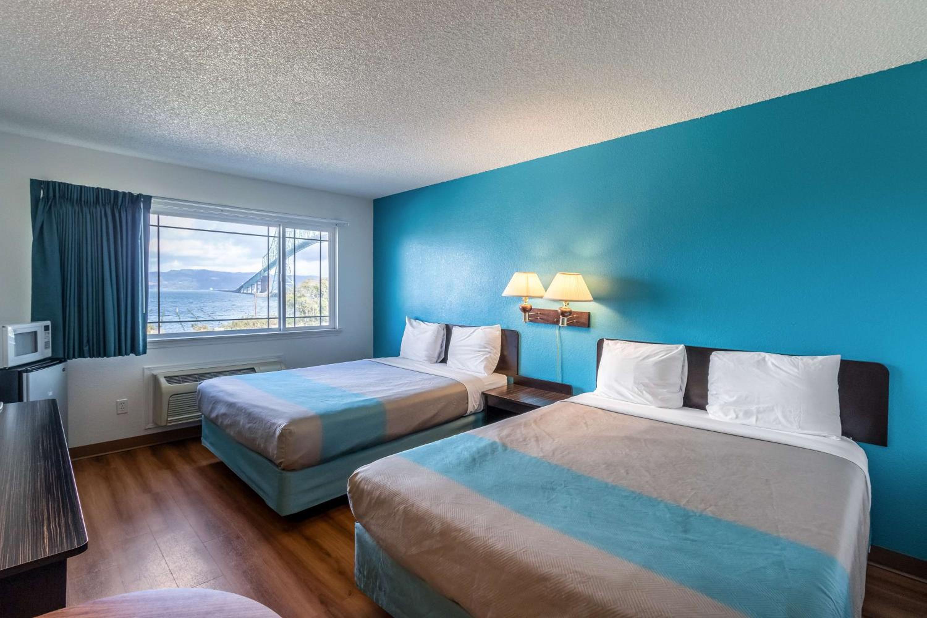 Deluxe Queen Room with Two Queen Beds - Non-Smoking - Photo 1