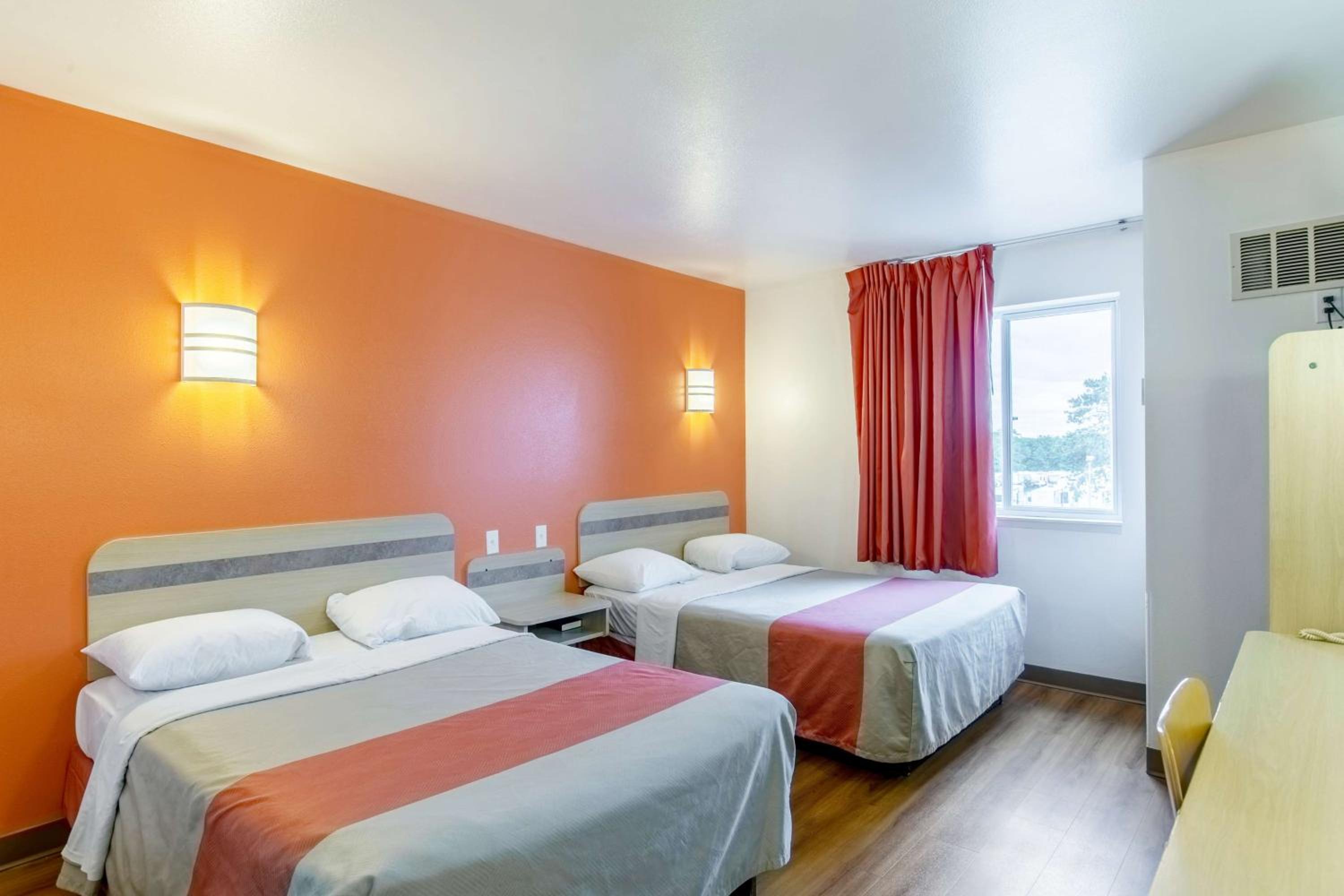 Quadruple Room - Non-Smoking - Photo 1