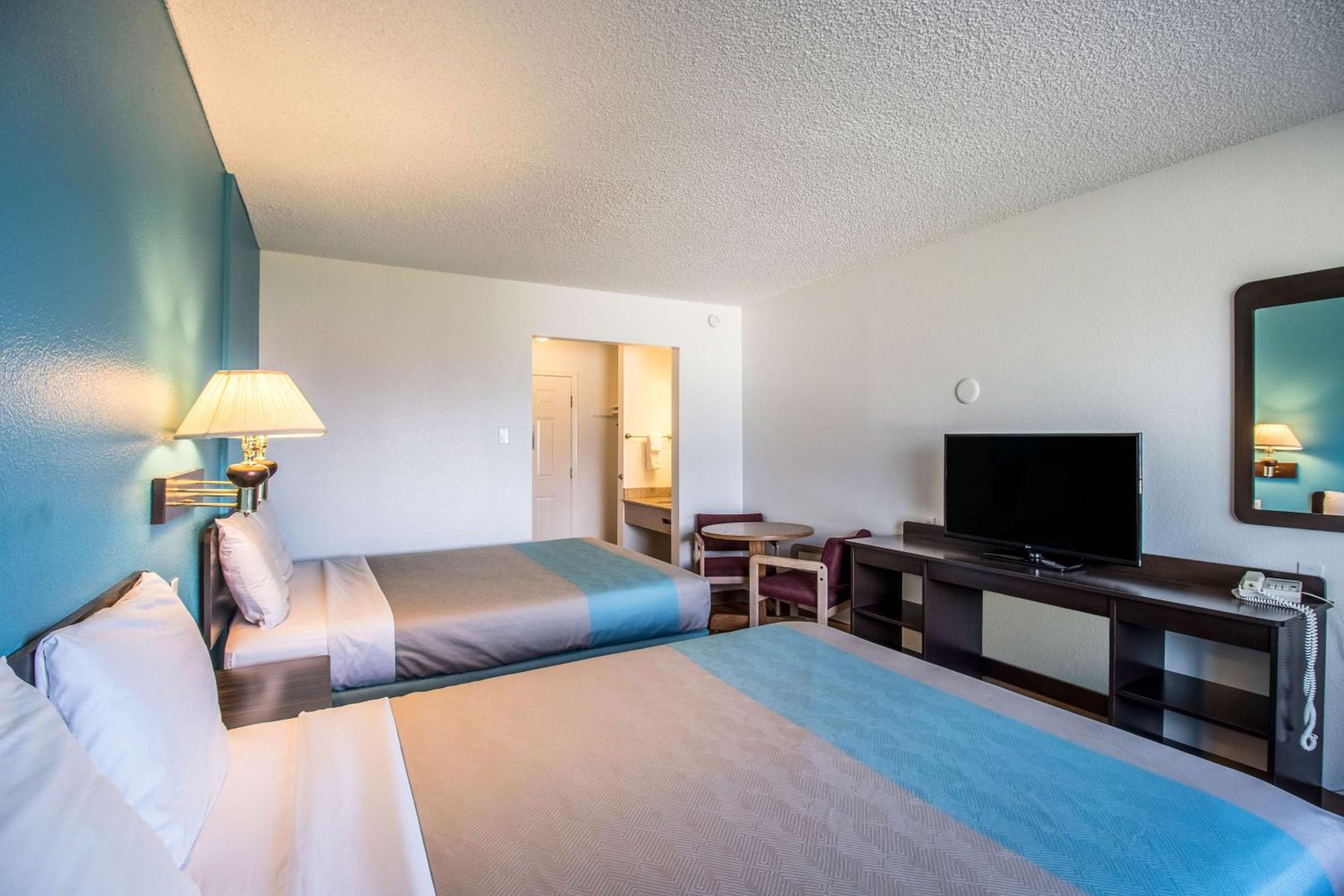 Deluxe Queen Room with Two Queen Beds