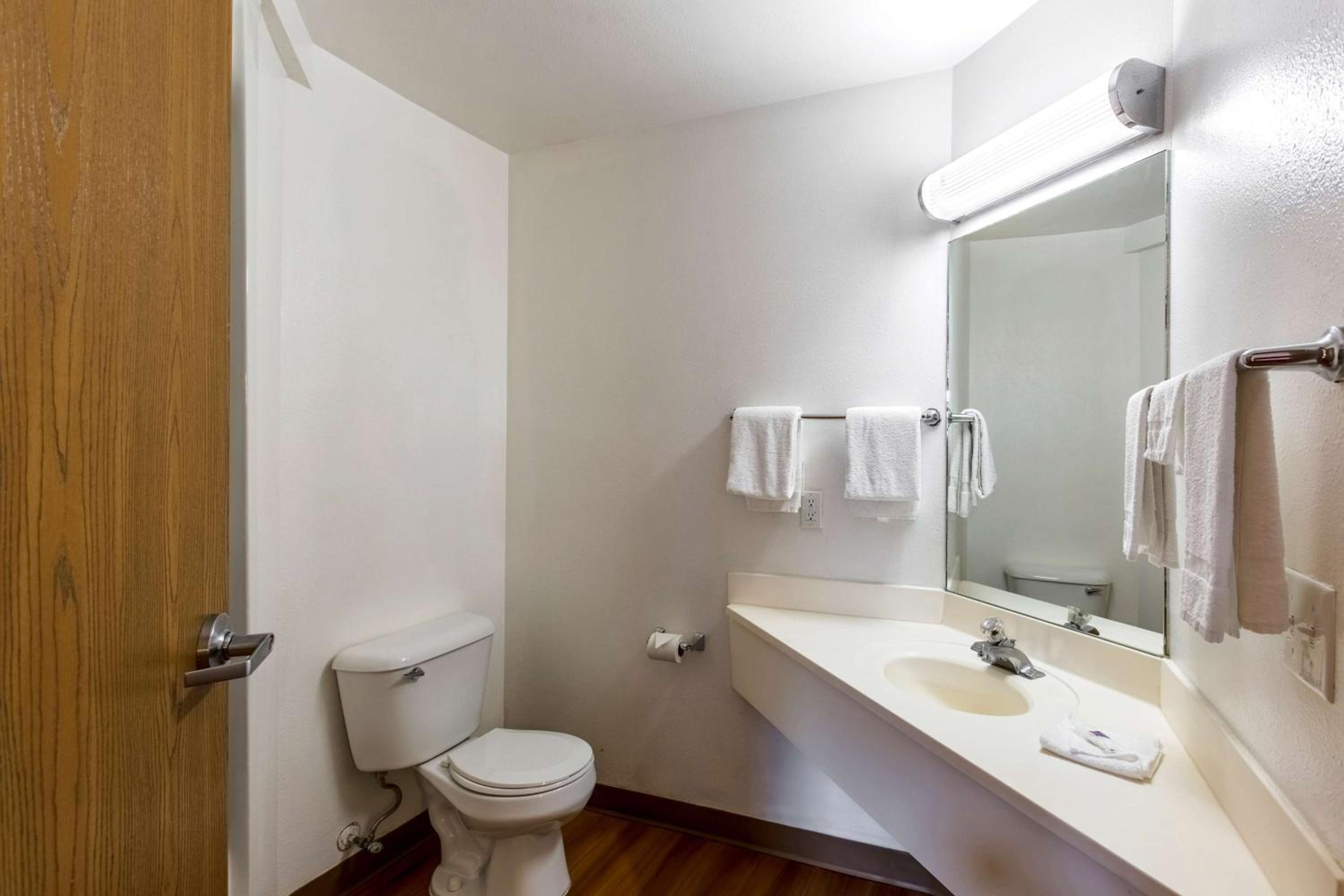 Quadruple Room - Non-Smoking - Photo 5