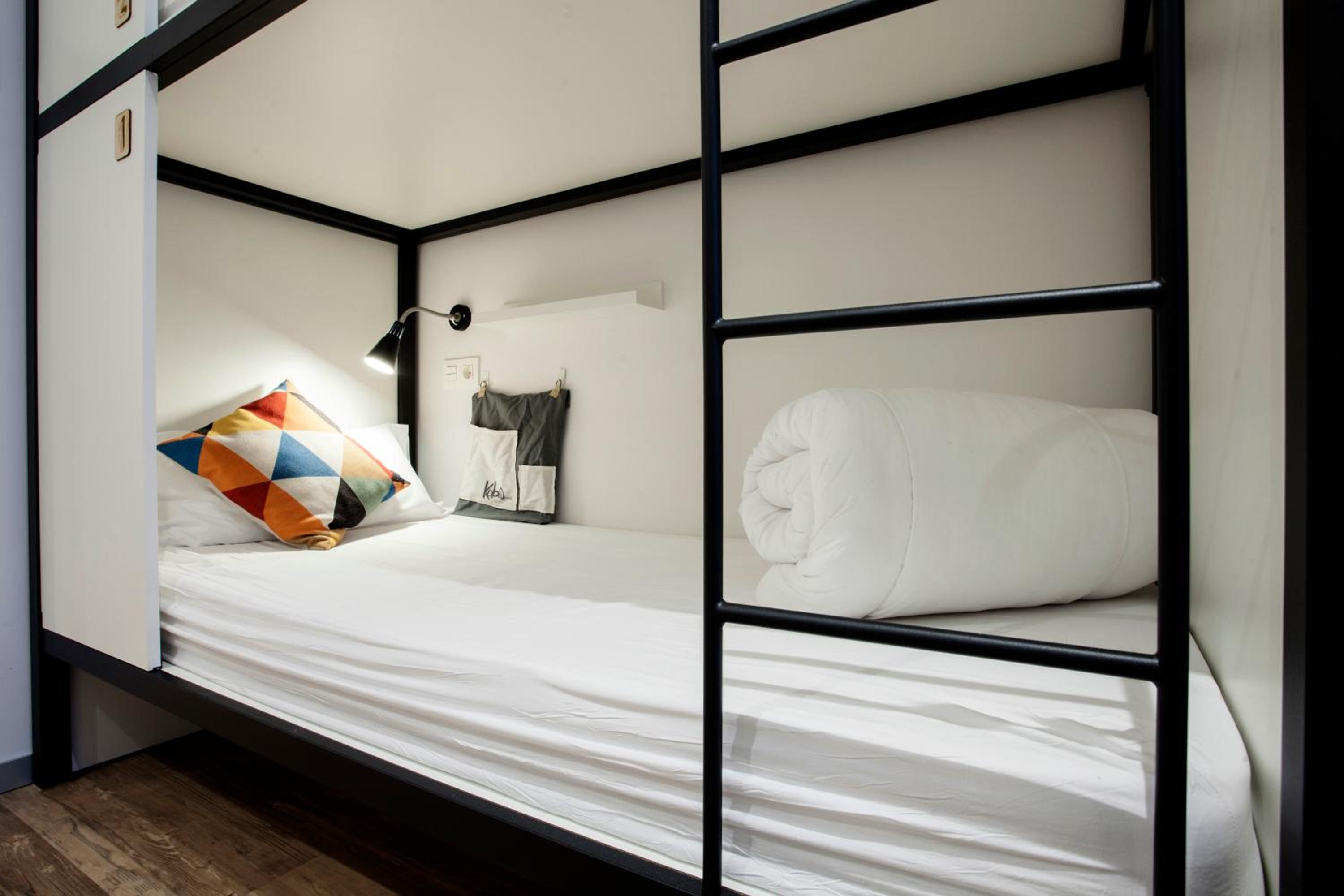 Cama en Habitación Compartida de 6 Camas con Baño Privado
