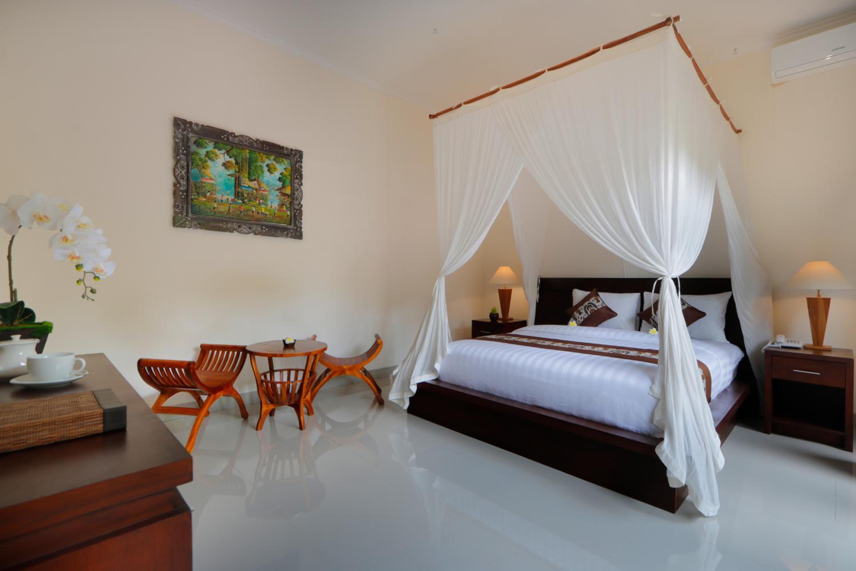 Villa with Private Pool - Photo 2