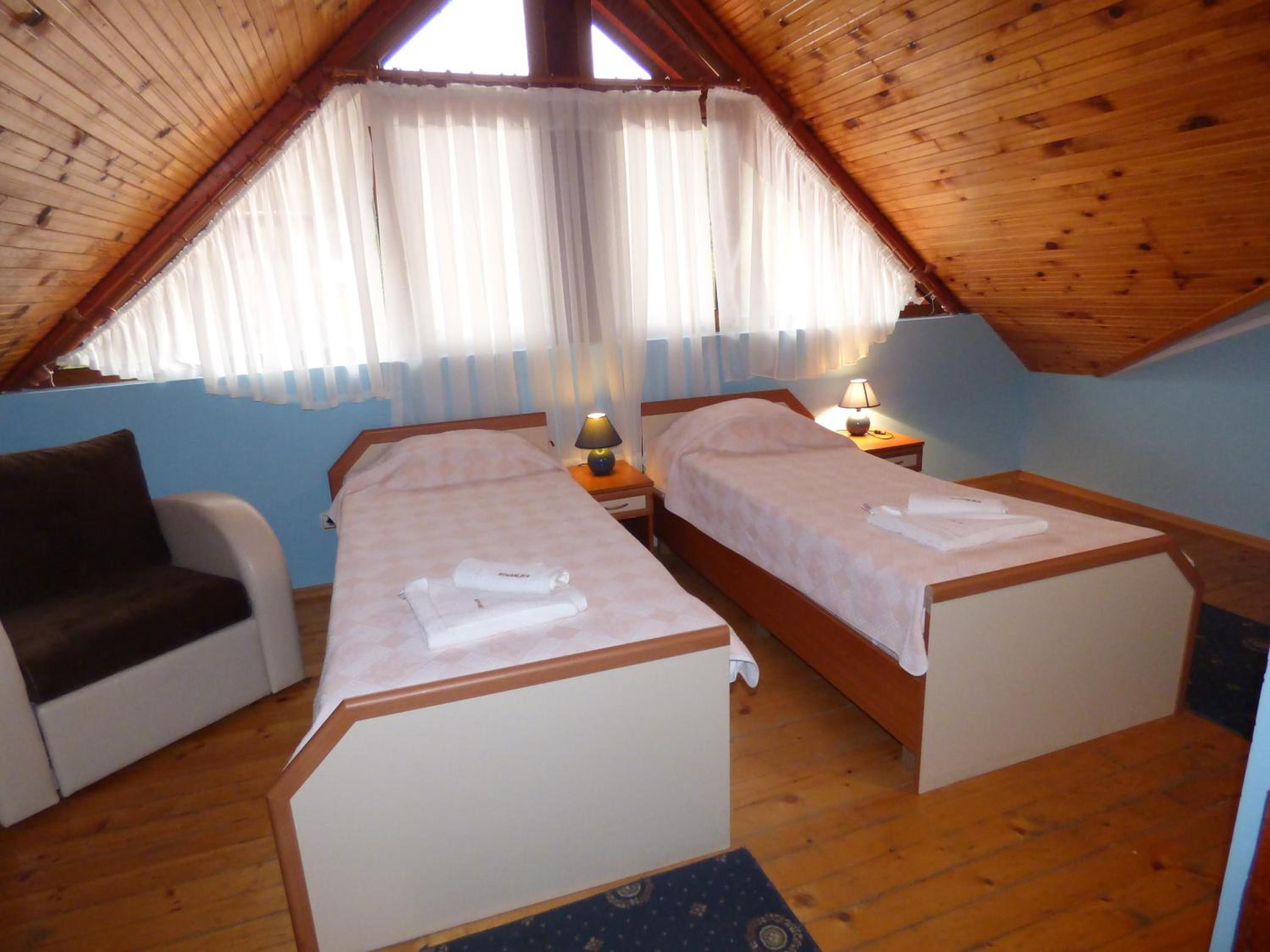 Twin Room - Photo 2