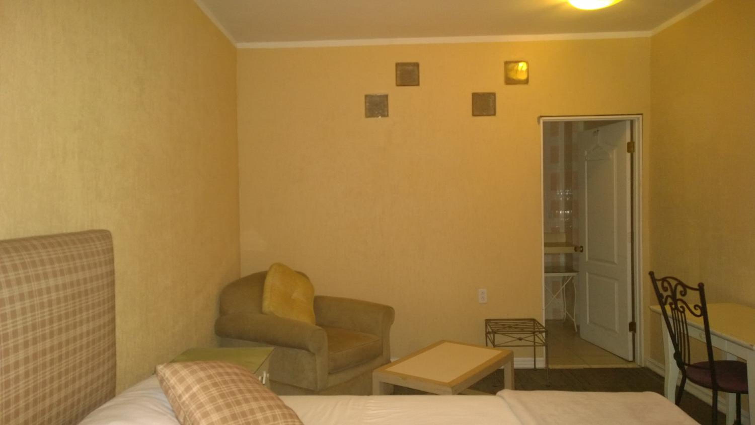 Twin Room with Private Bathroom photo 2