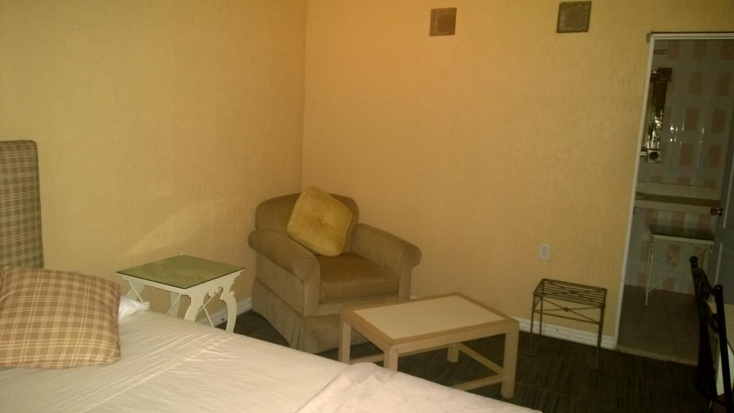 Twin Room with Private Bathroom photo 3