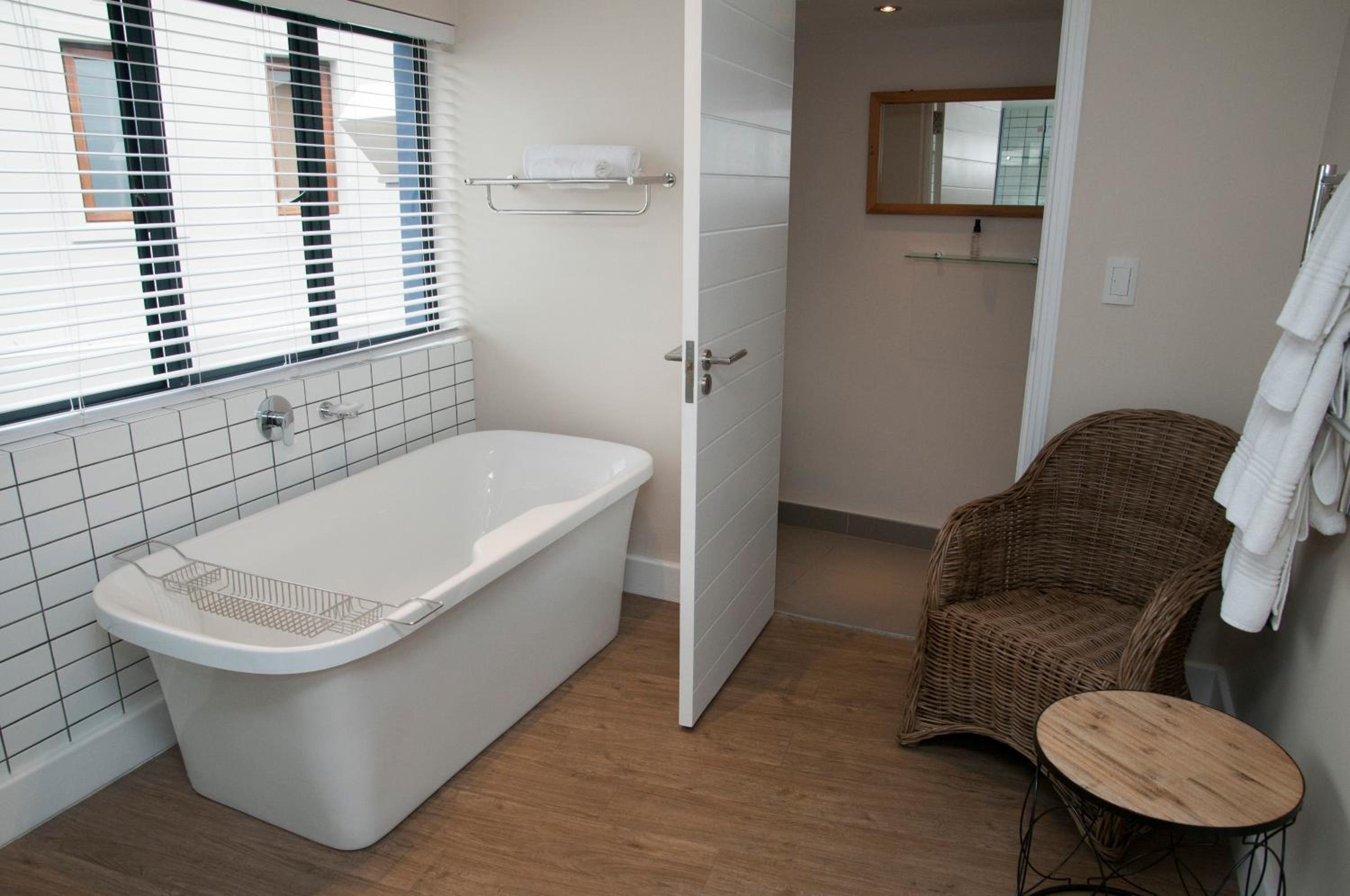 Suite - Photo 8
