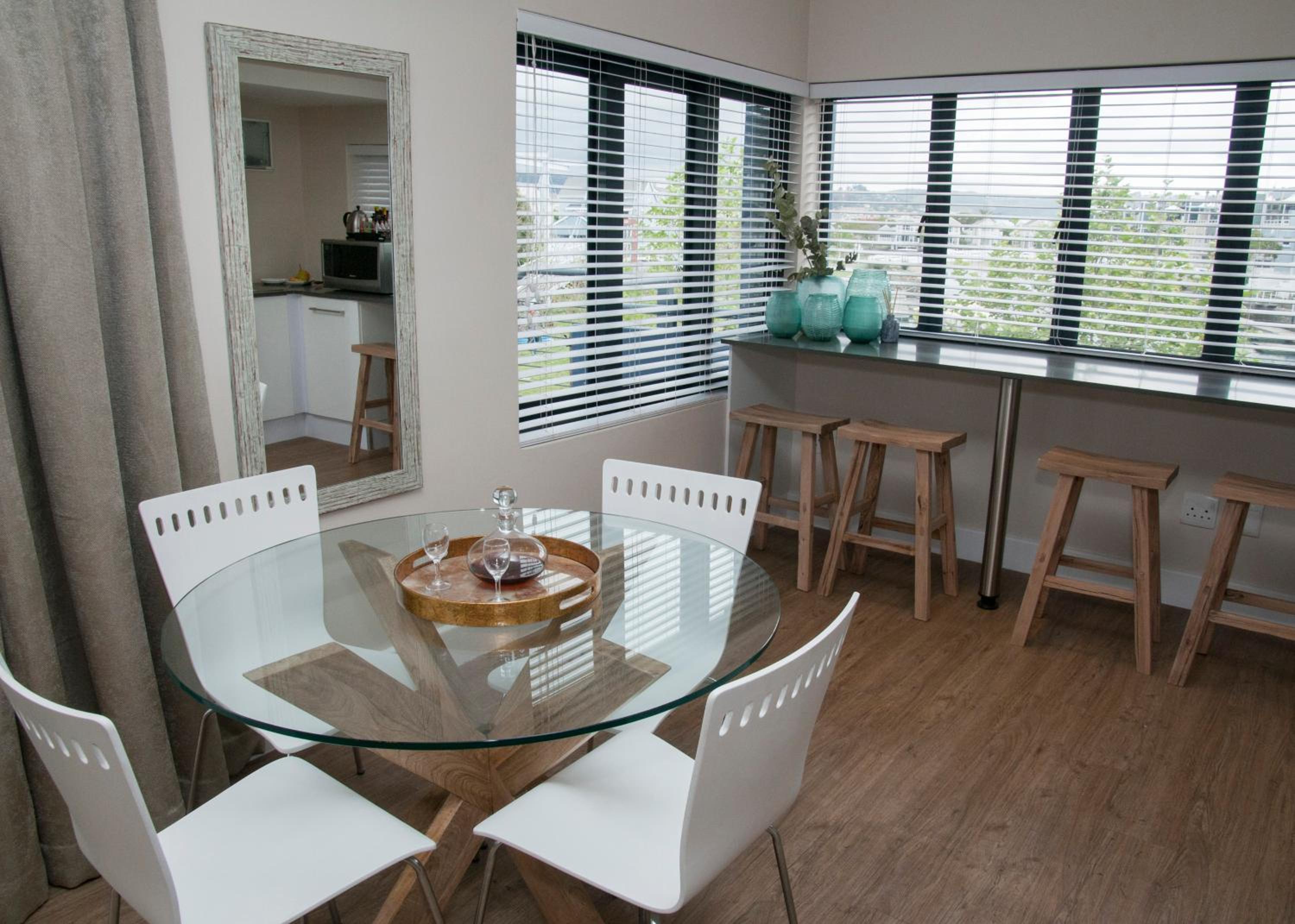 Suite - Photo 3