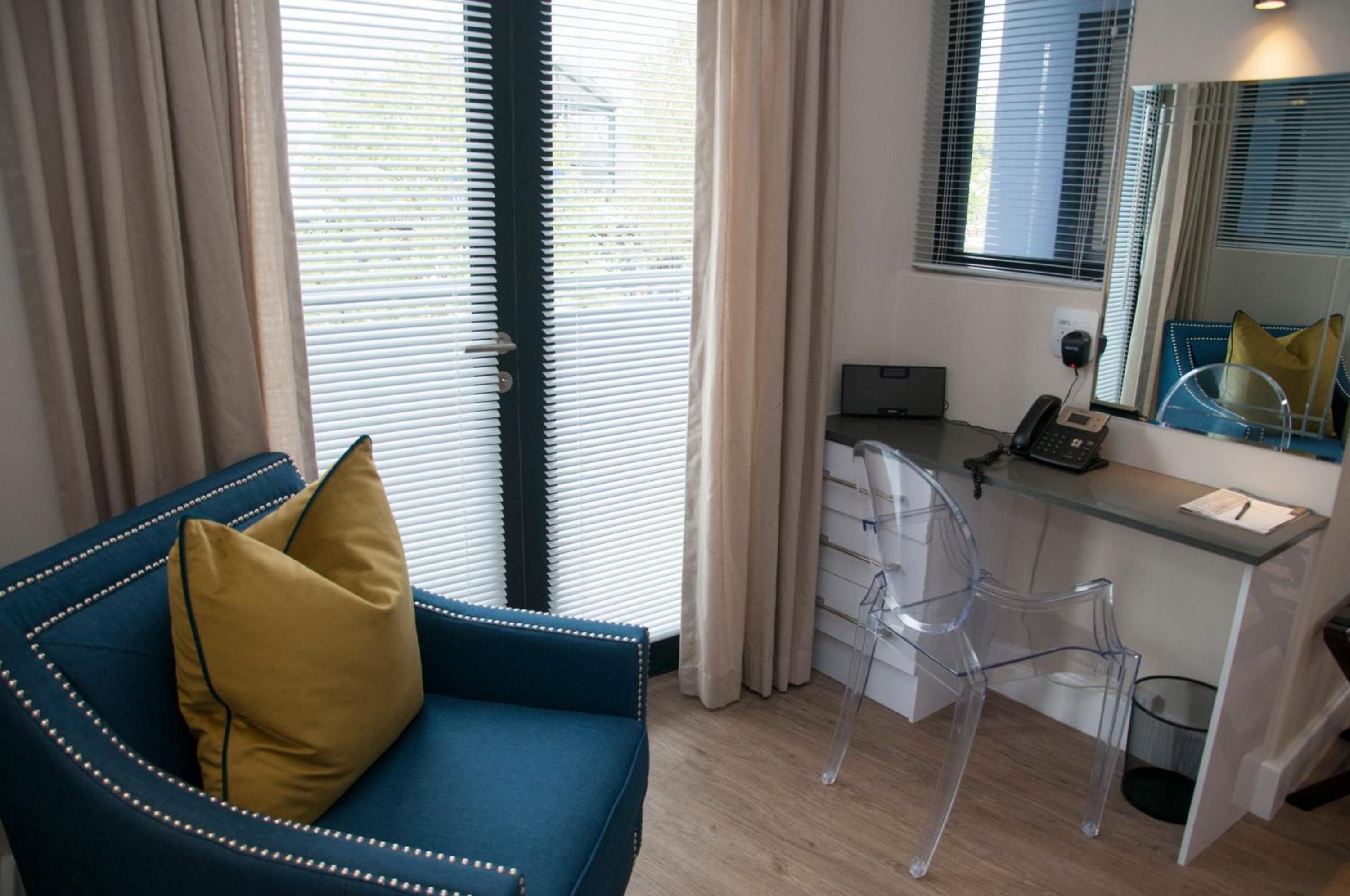Suite - Photo 16