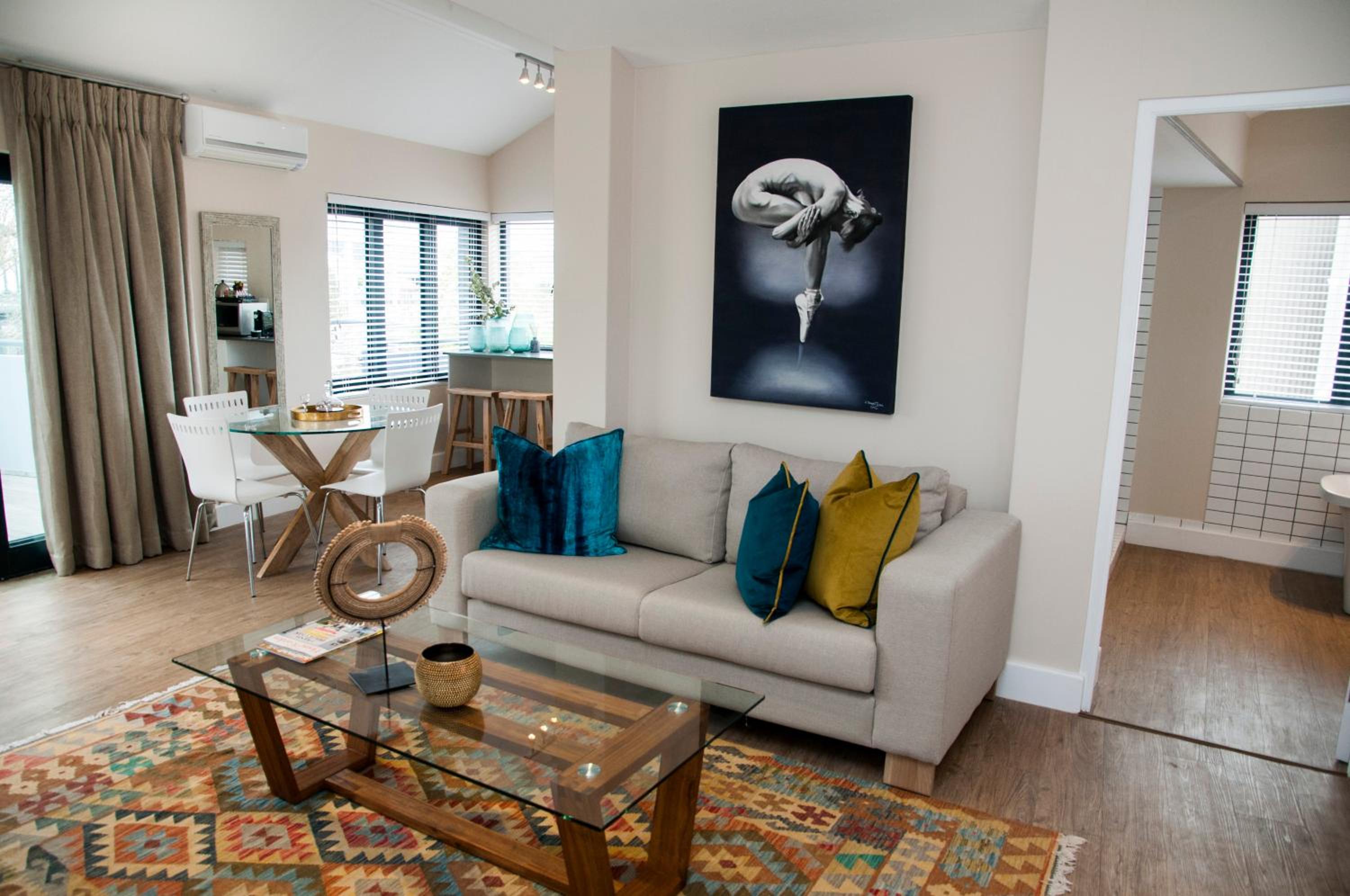 Suite - Photo 15