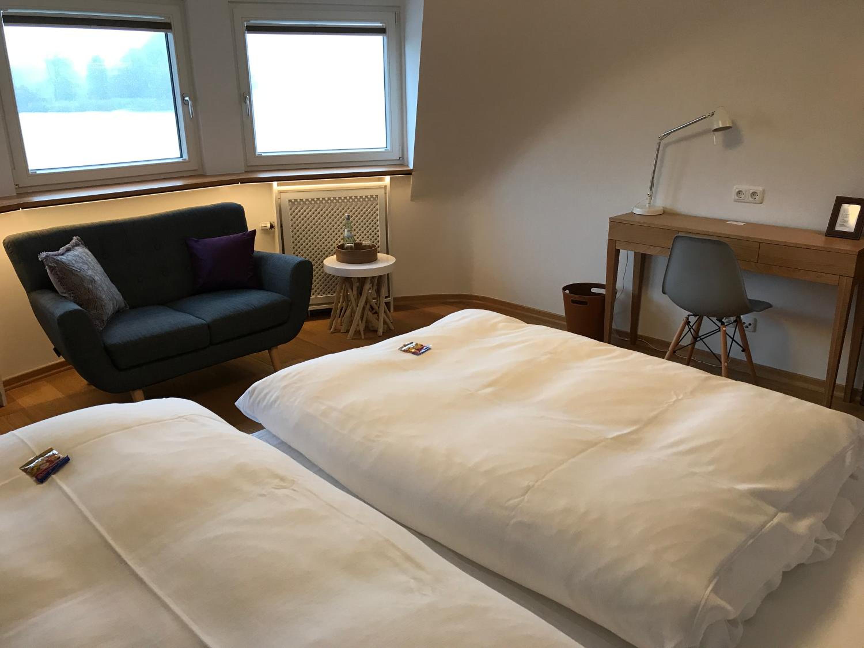 Suite with Lake View - Photo 3
