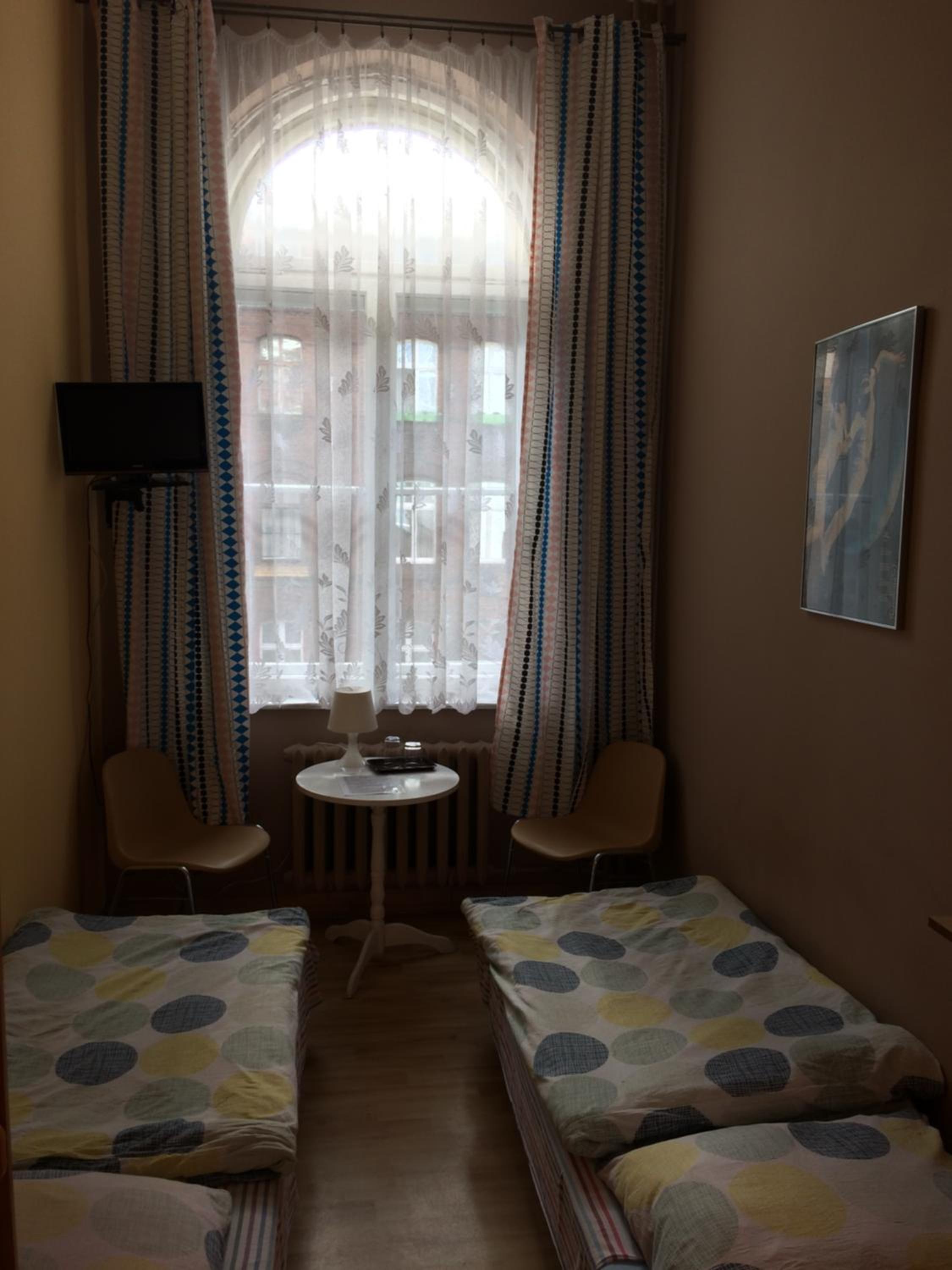 Twin Room with Shower - Photo 2