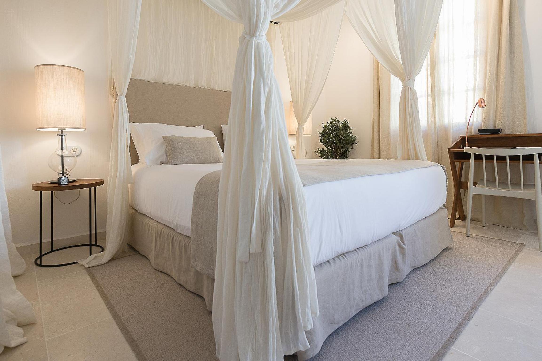 Deluxe Junior Suite photo 3