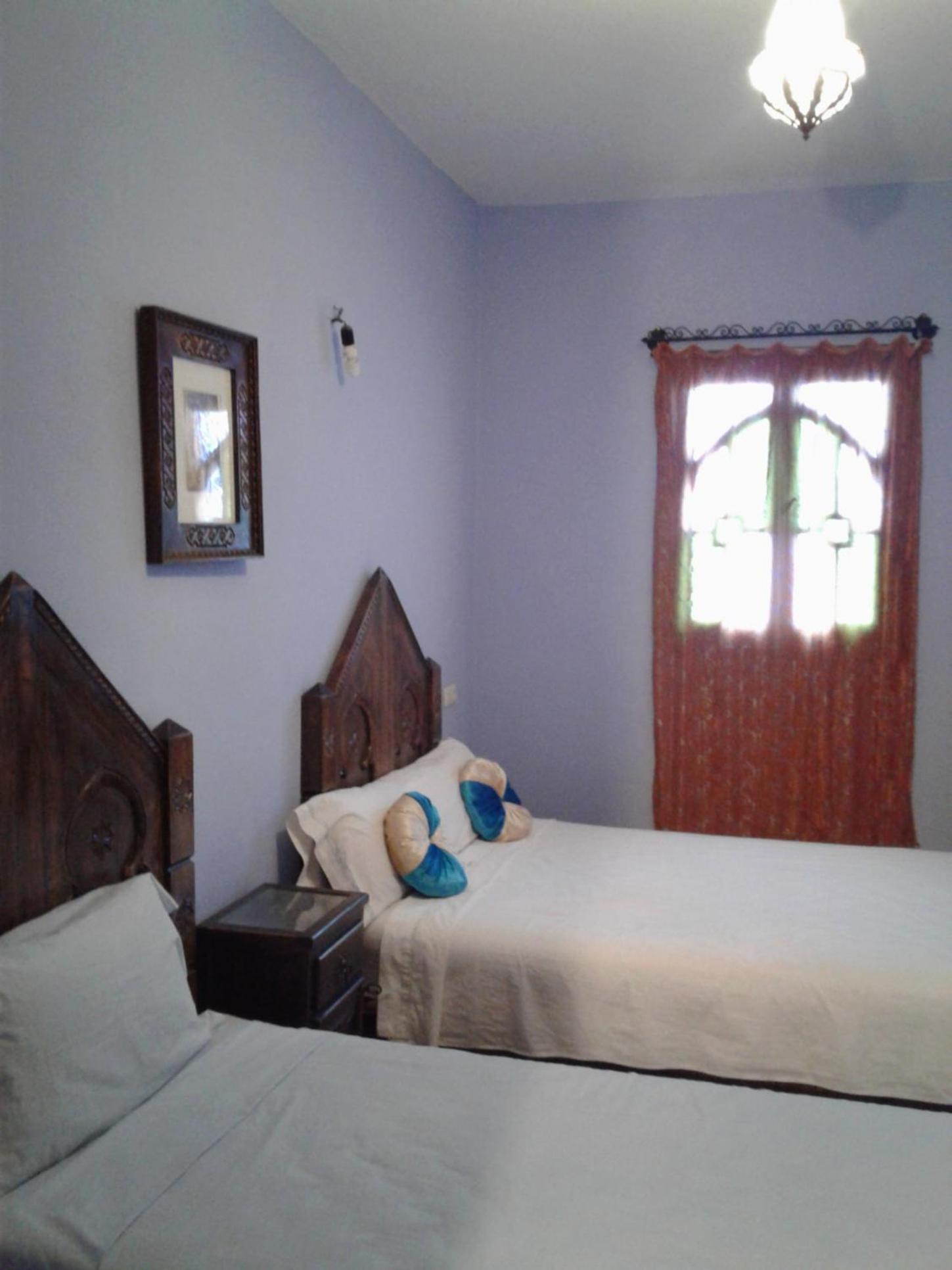 Standard Twin Room - Photo 5
