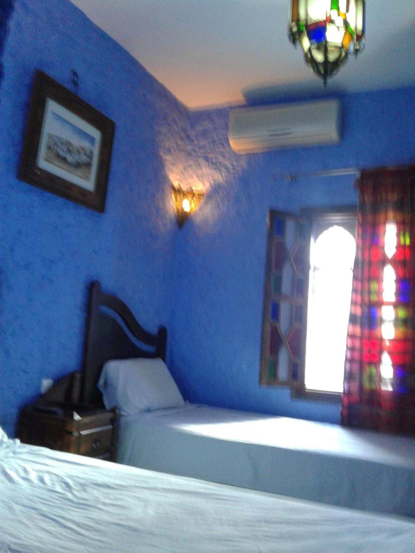 Standard Twin Room - Photo 4
