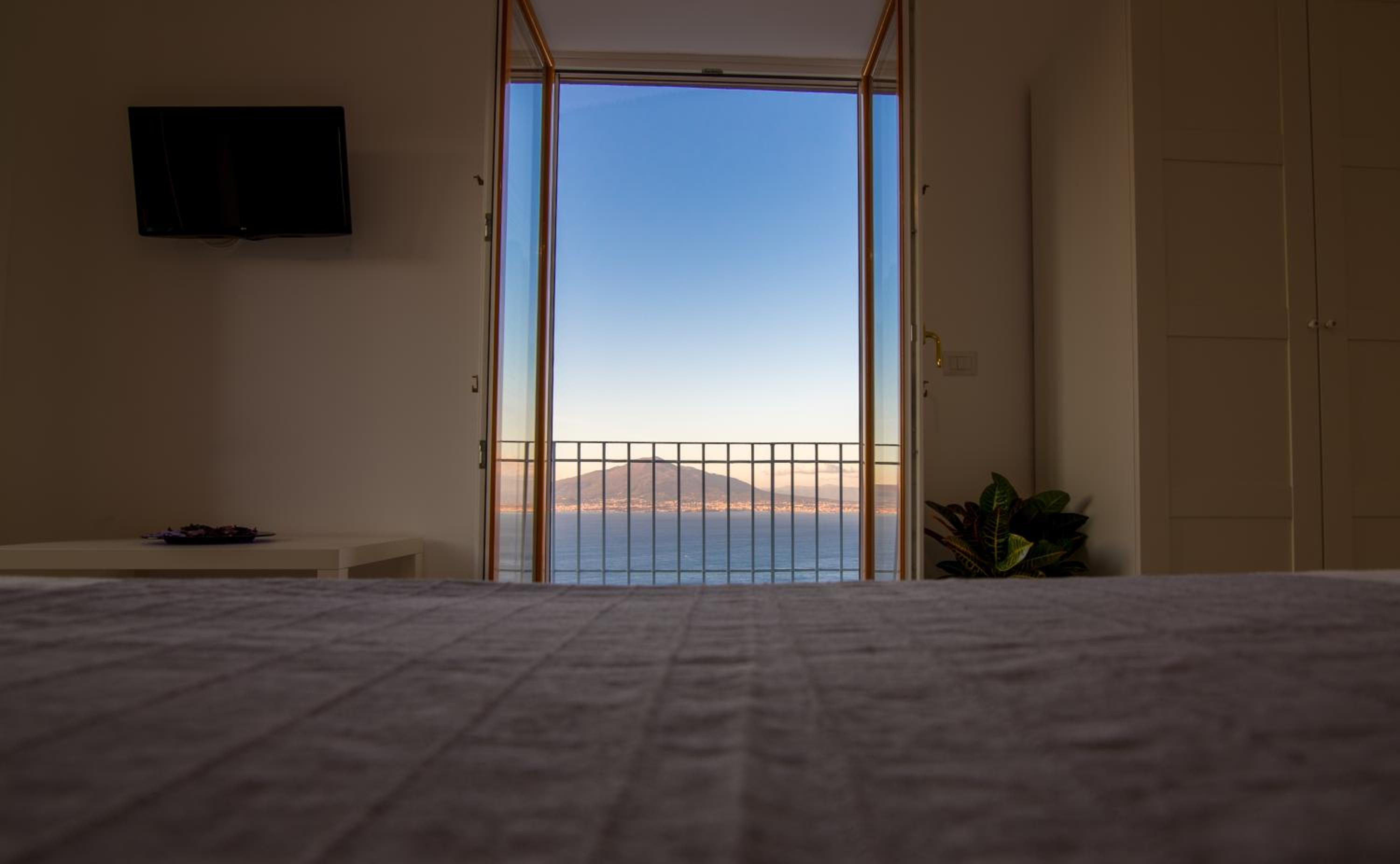 Double Room with Balcony and Sea View photo 3