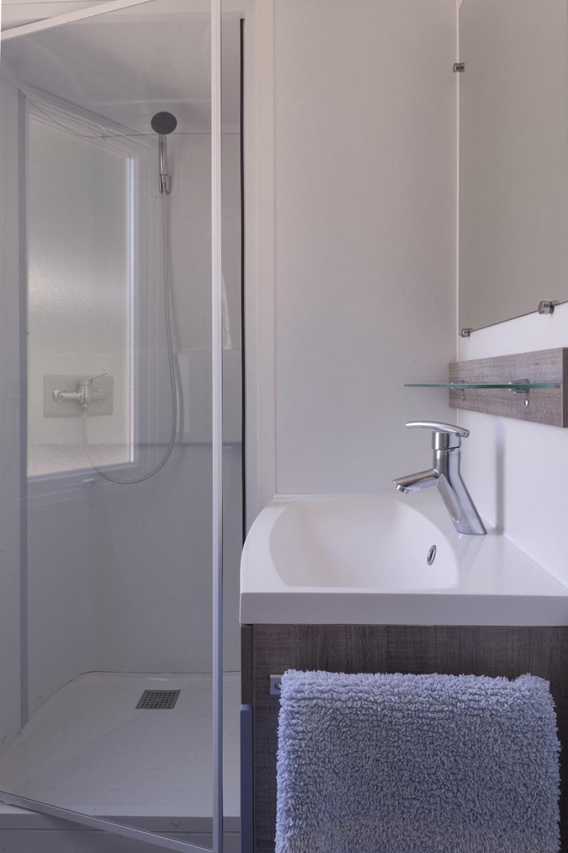 Three-Bedroom Mobile Home photo 2