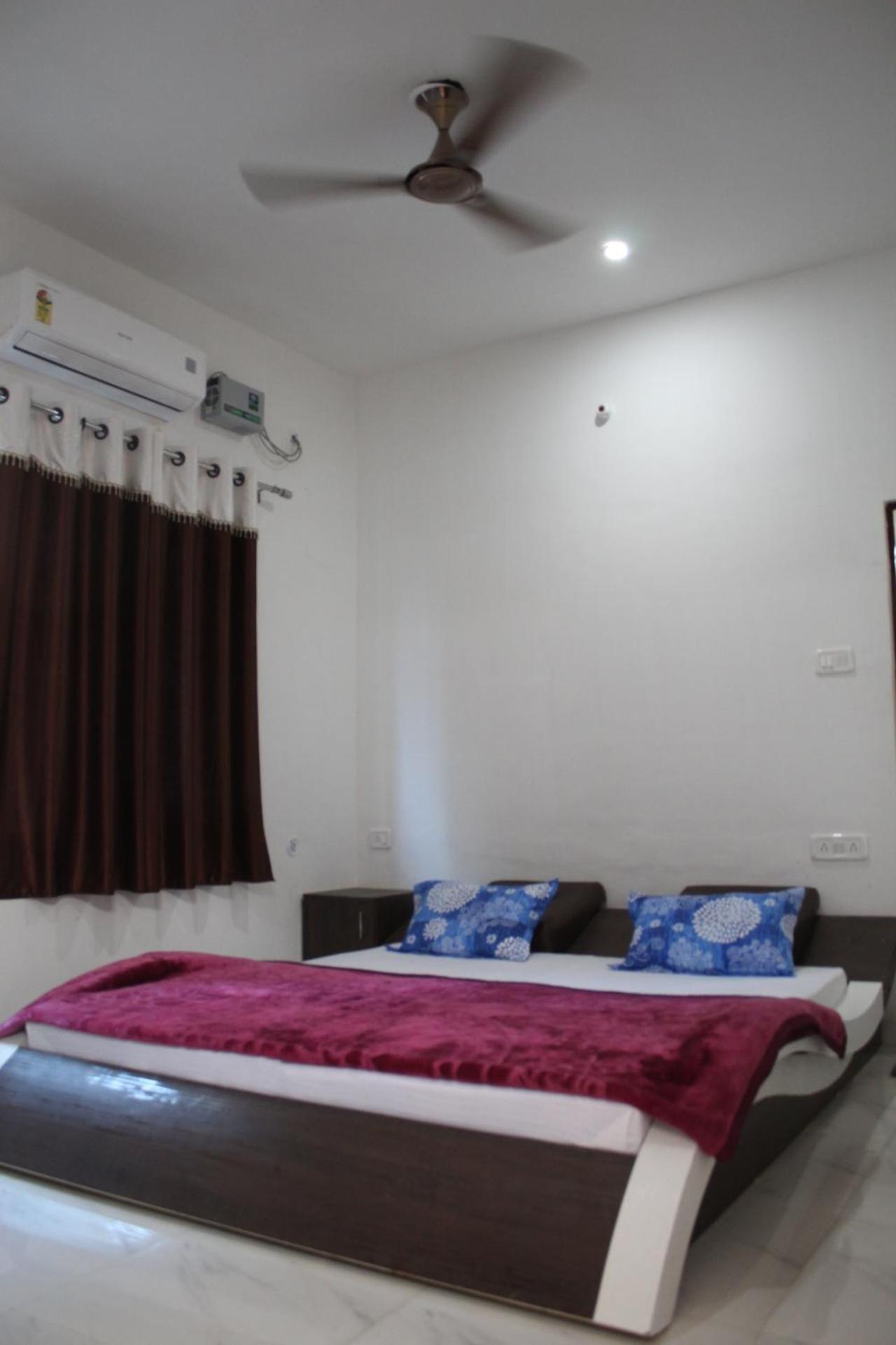Deluxe Double Room (2 Adults + 1 Child) photo 3