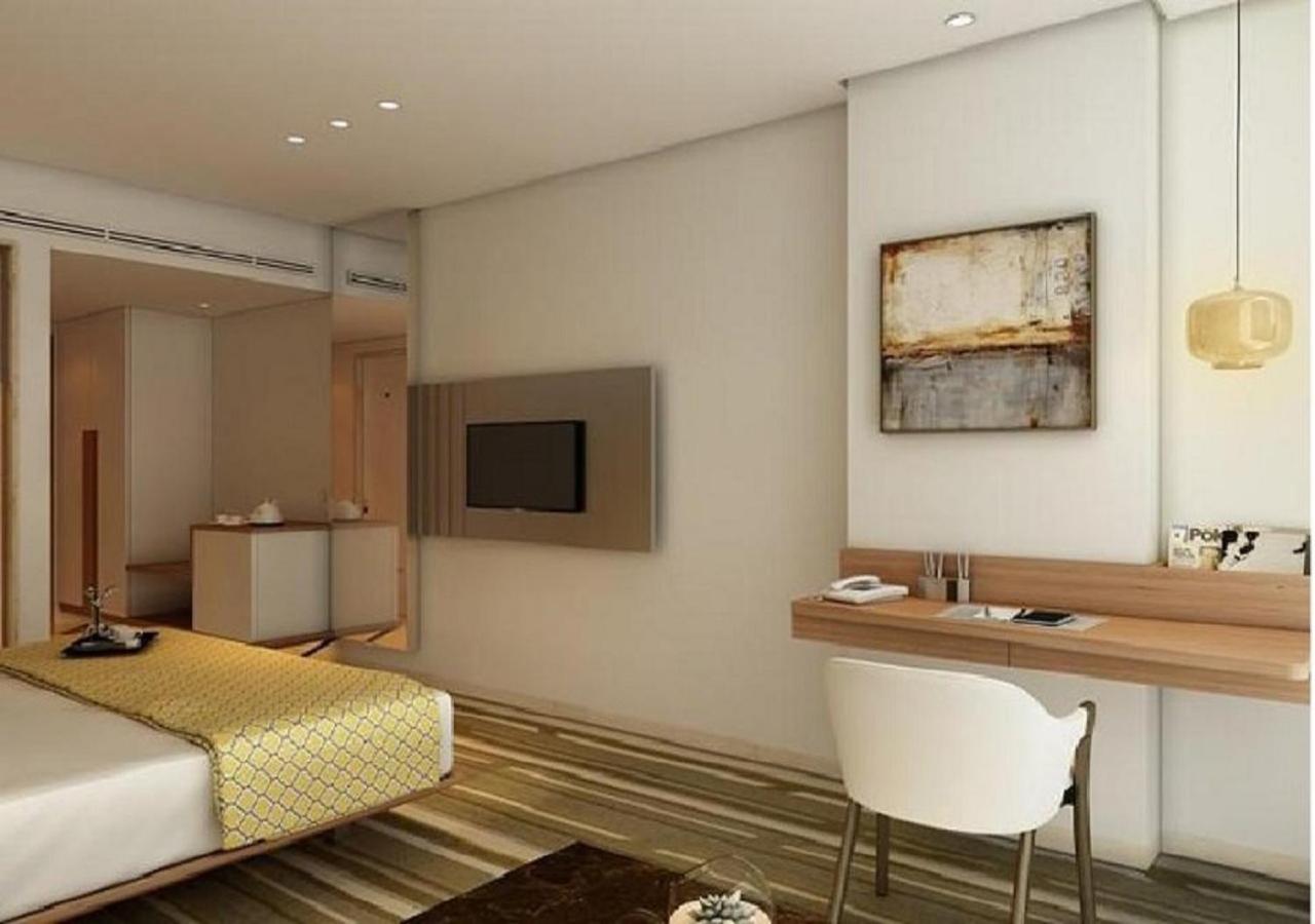 Grand Room with Queen Bed Grand Room with Queen Bed