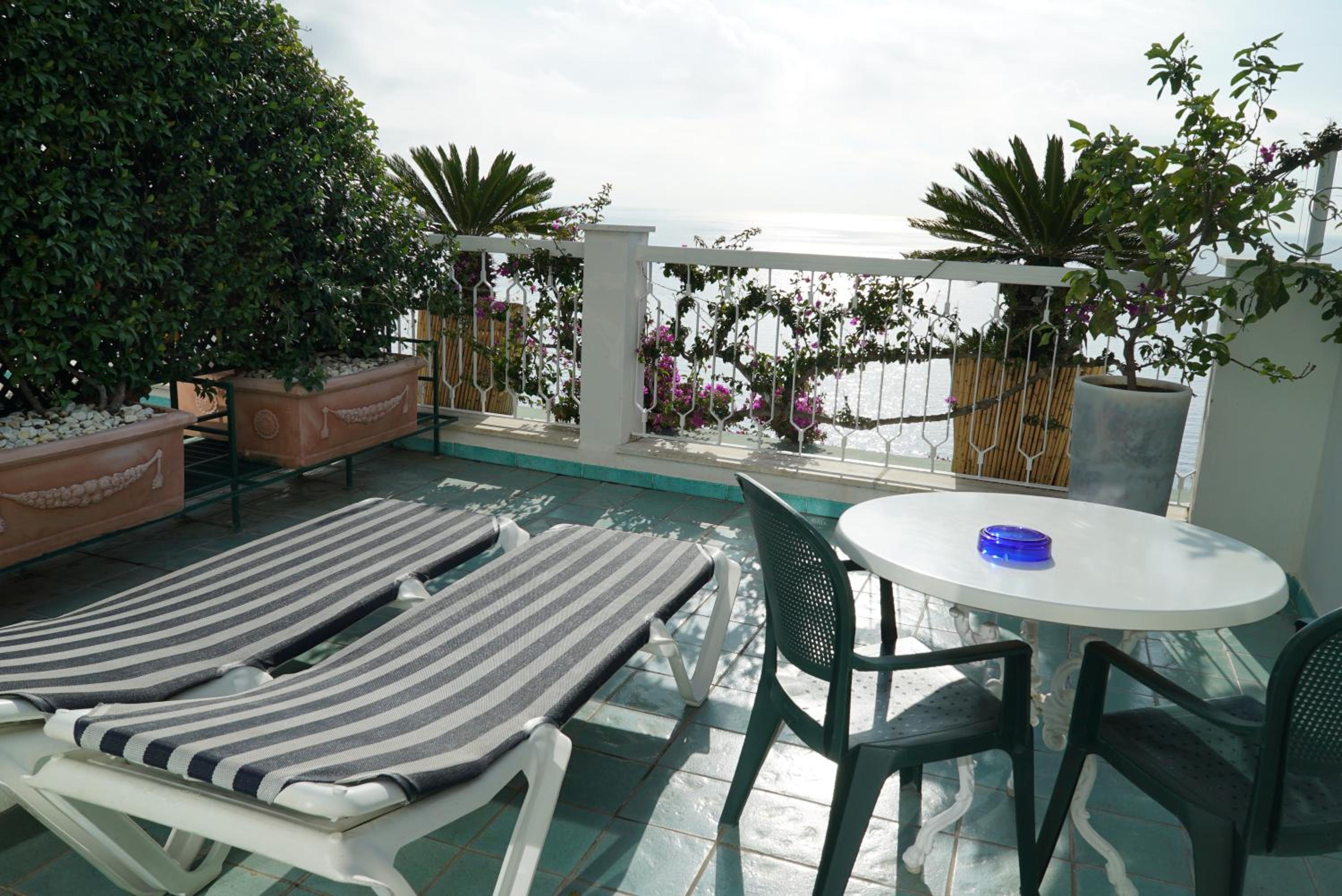Junior Suite with Sea View (2 Adults) - Photo 9