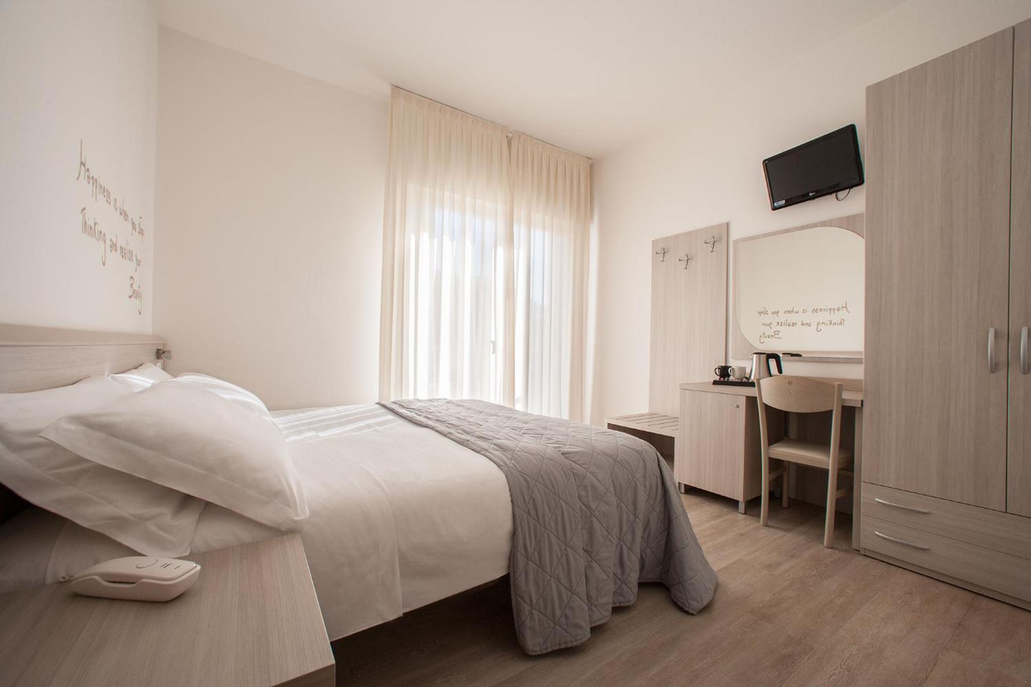 Deluxe Double or Twin Room with Sea View photo 3