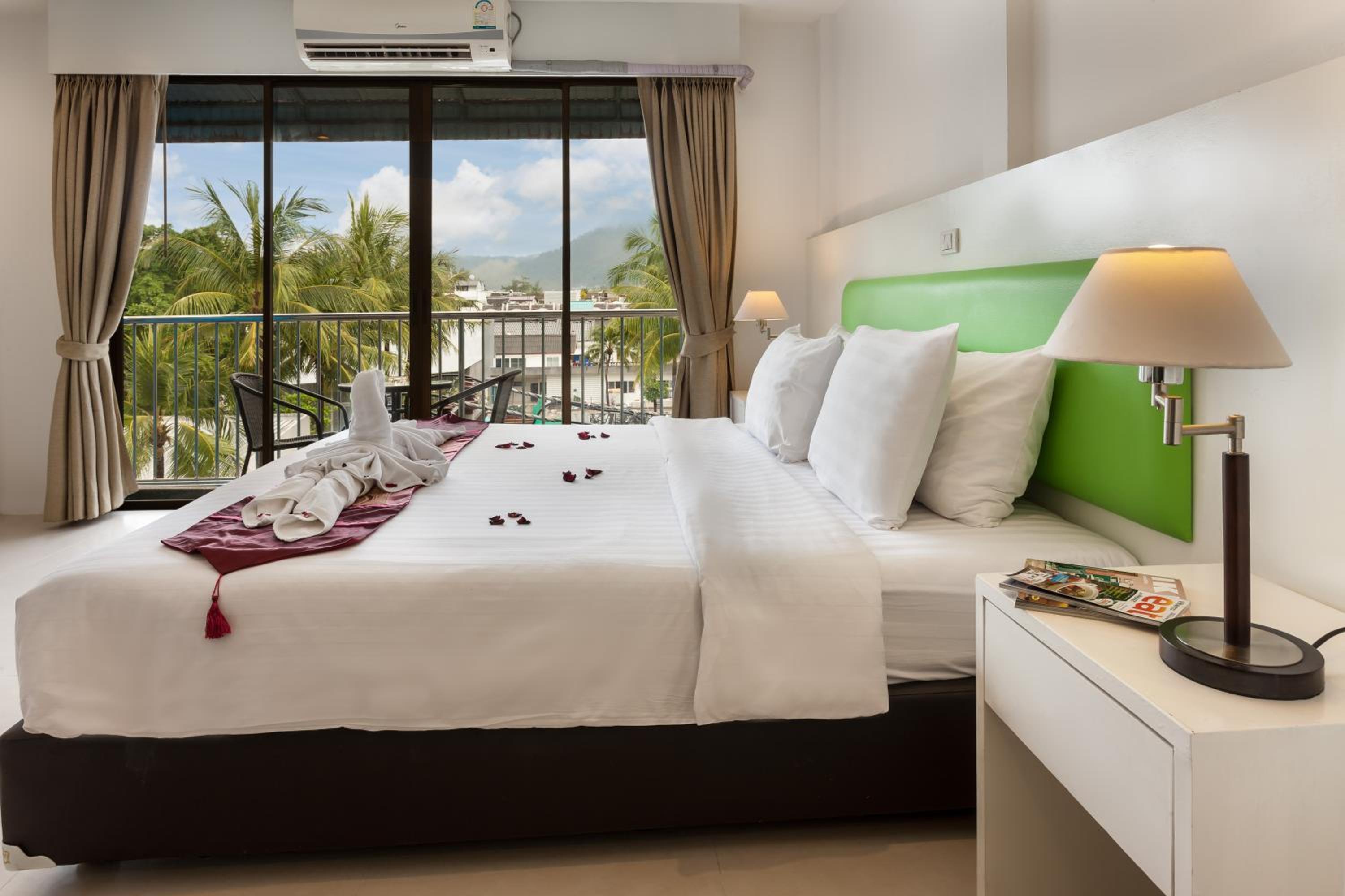 Deluxe Double Room with Balcony  - Photo 17