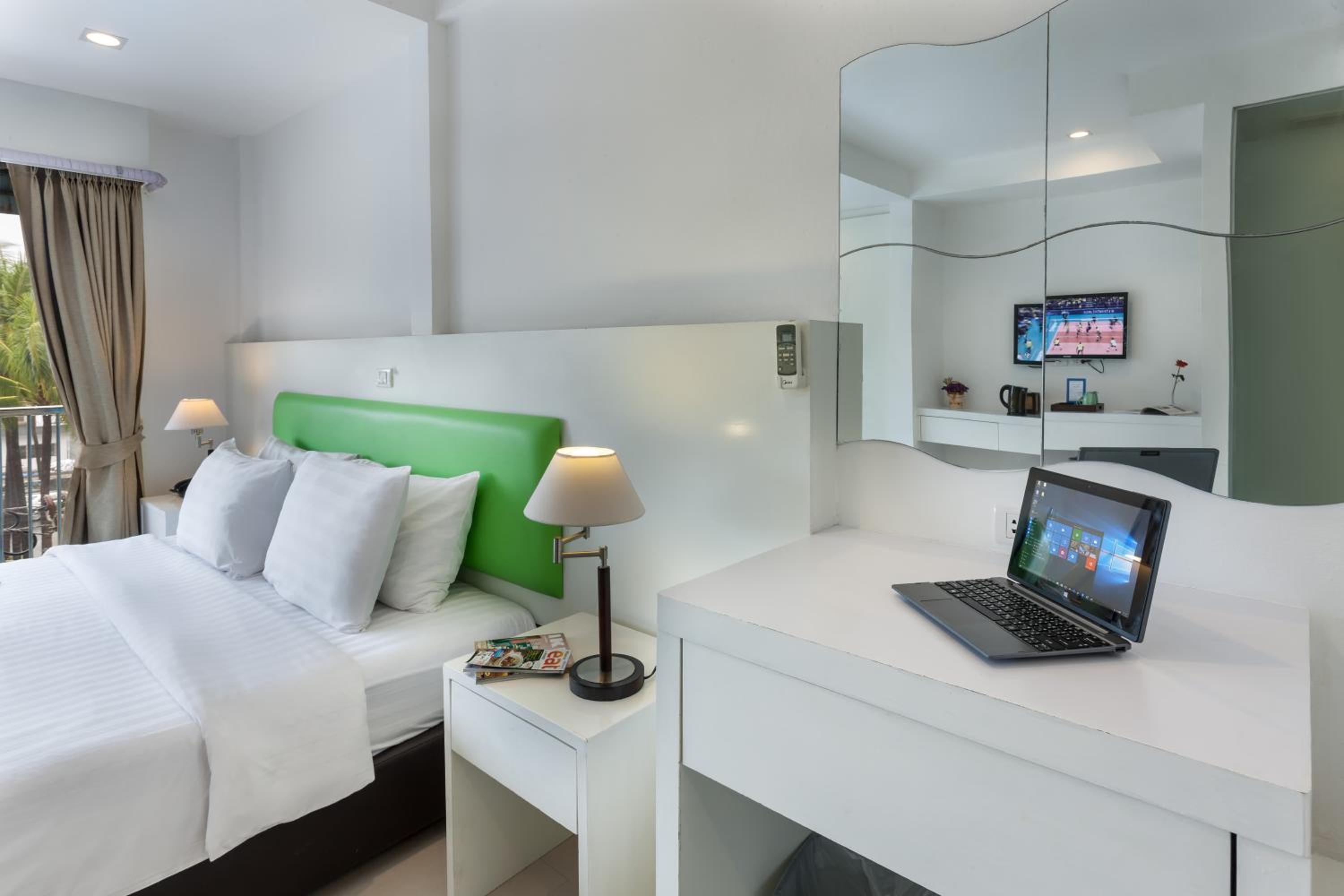 Deluxe Double Room with Balcony  - Photo 10