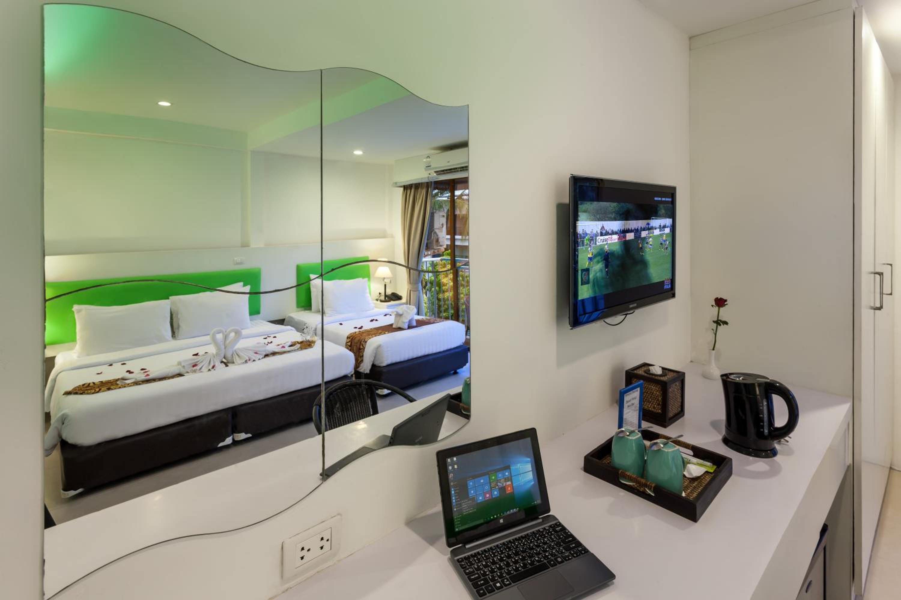 Deluxe Double Room with Balcony  - Photo 14