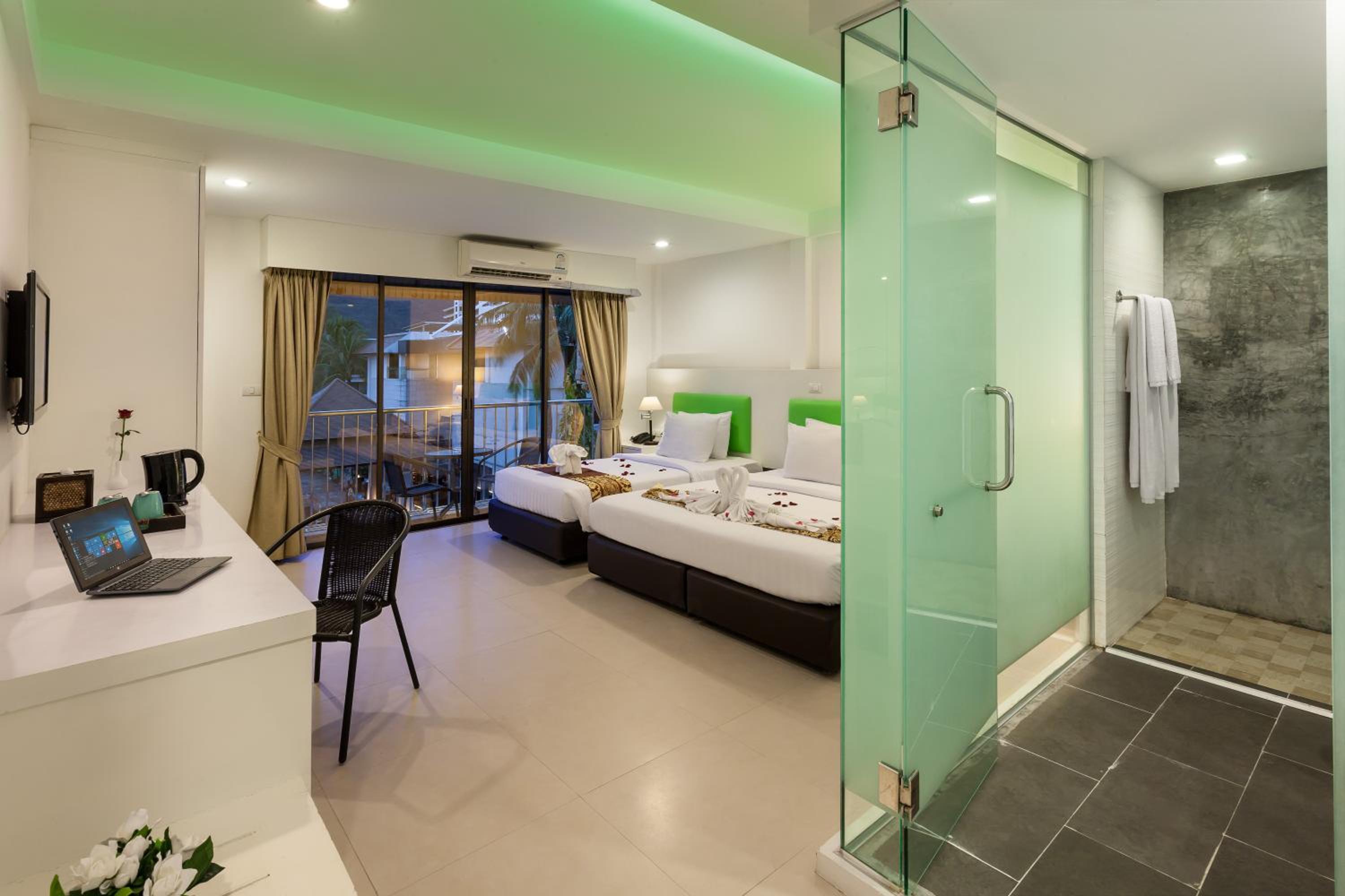 Deluxe Double Room with Balcony  - Photo 18