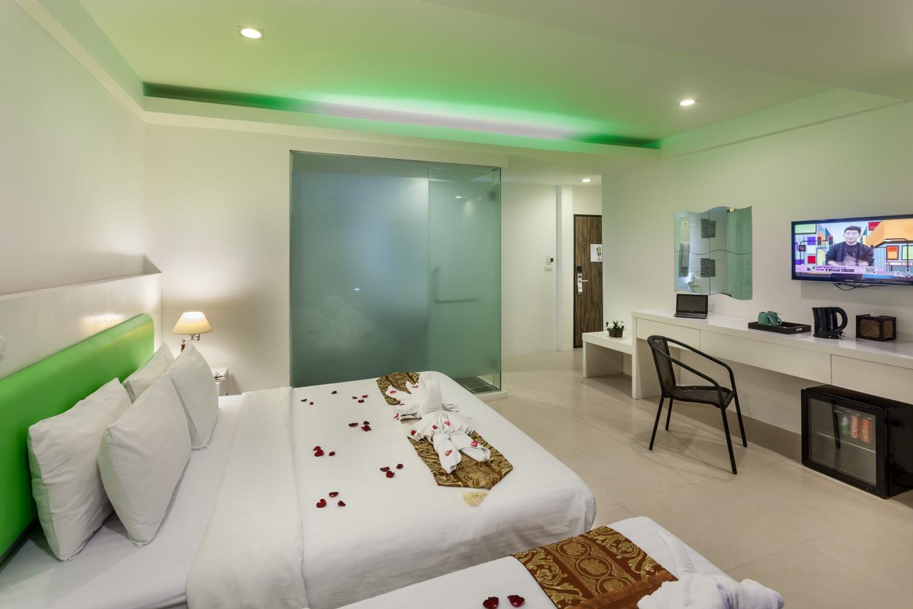 Deluxe Double Room with Balcony  - Photo 15