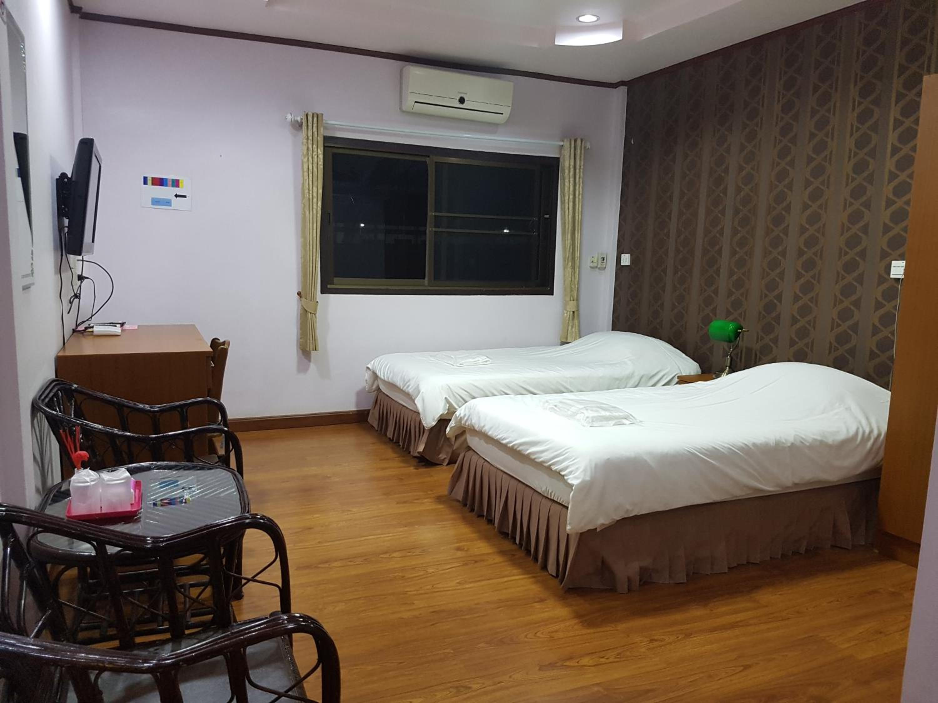 Deluxe Twin Room
