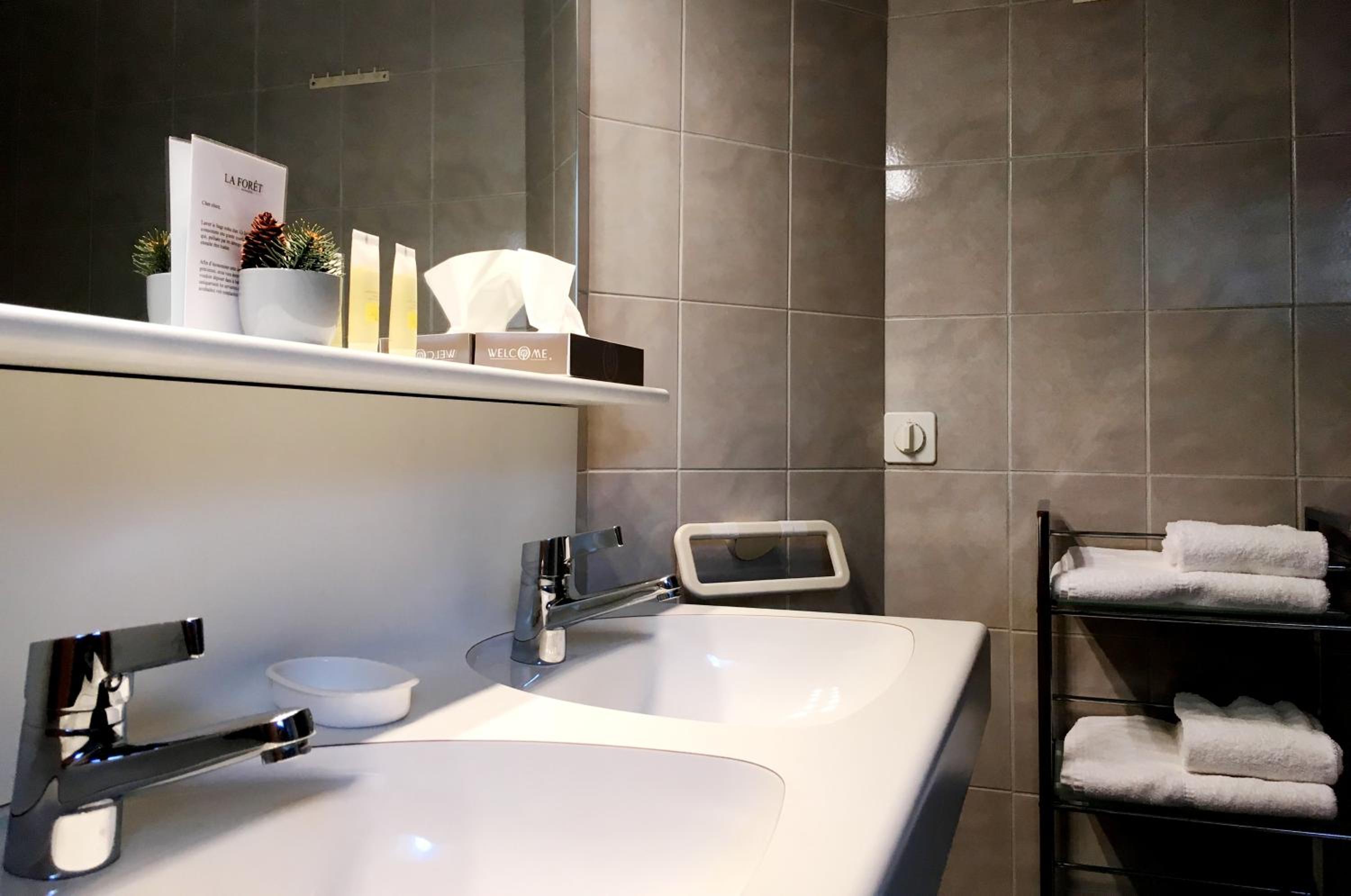 Deluxe Double or Twin Room with Balcony - Photo 2