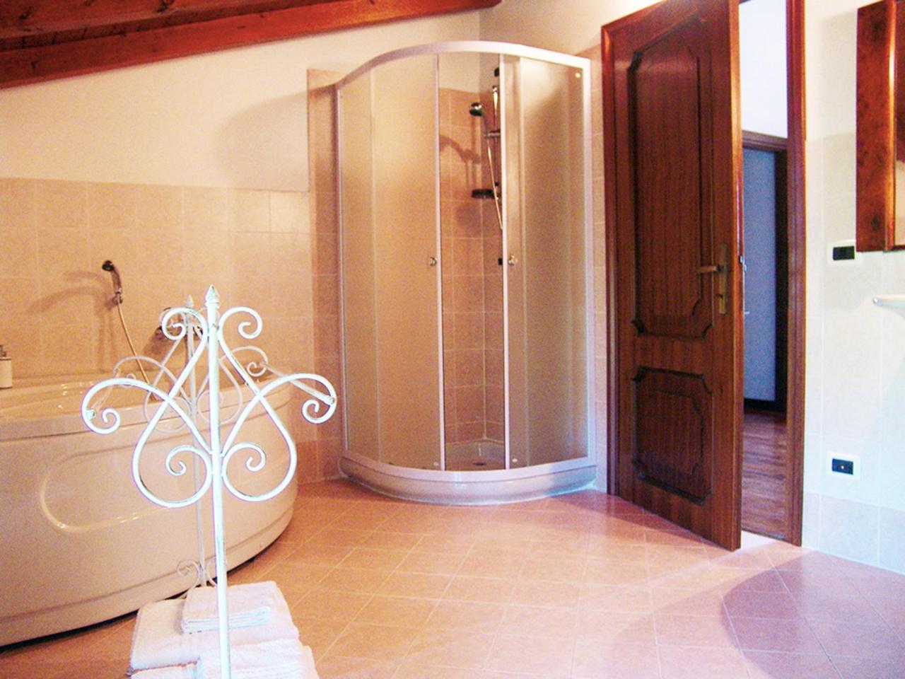 Double Room with Spa Bath photo 2