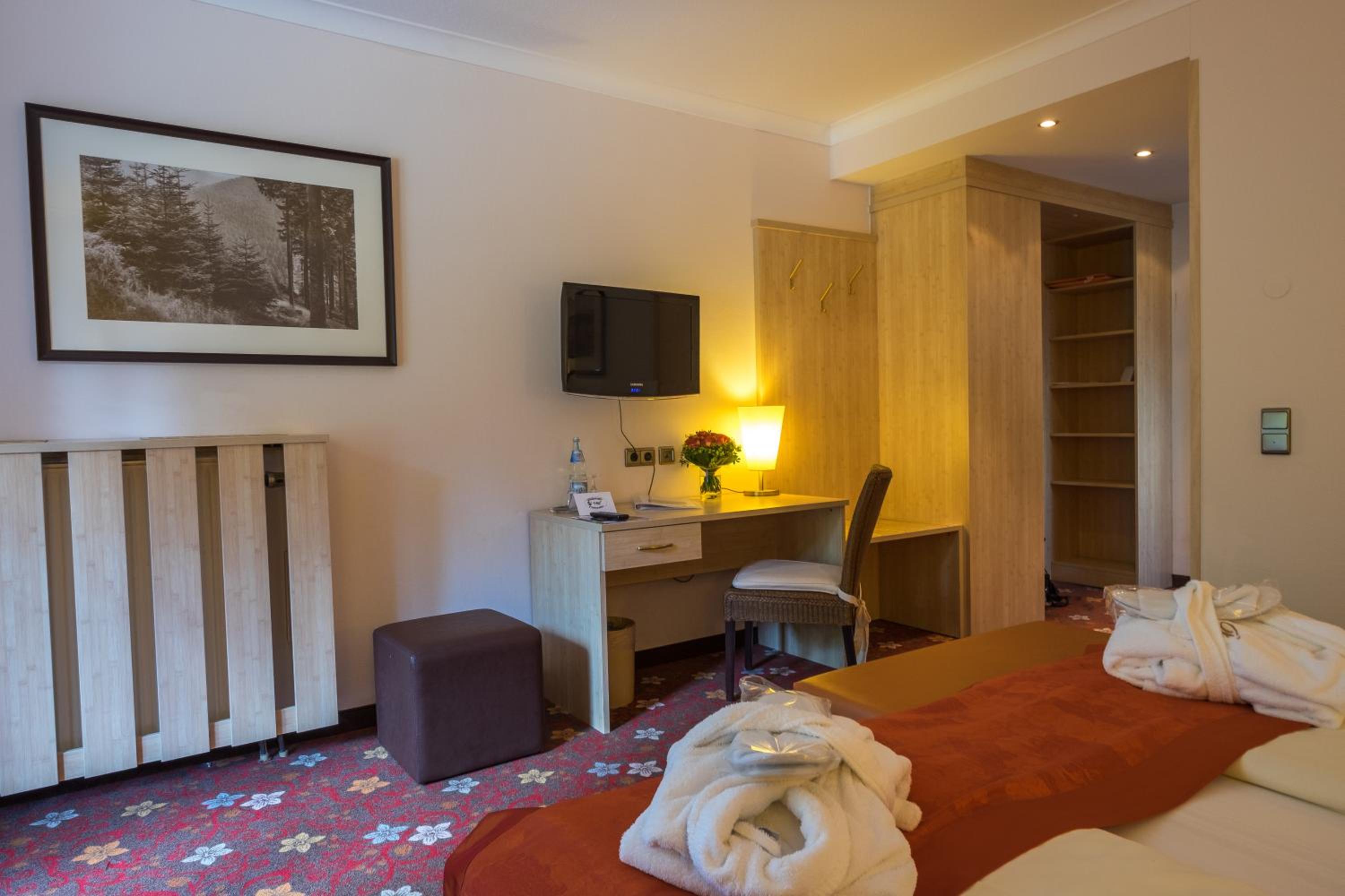 Comfort Double Room with Balcony - Photo 2