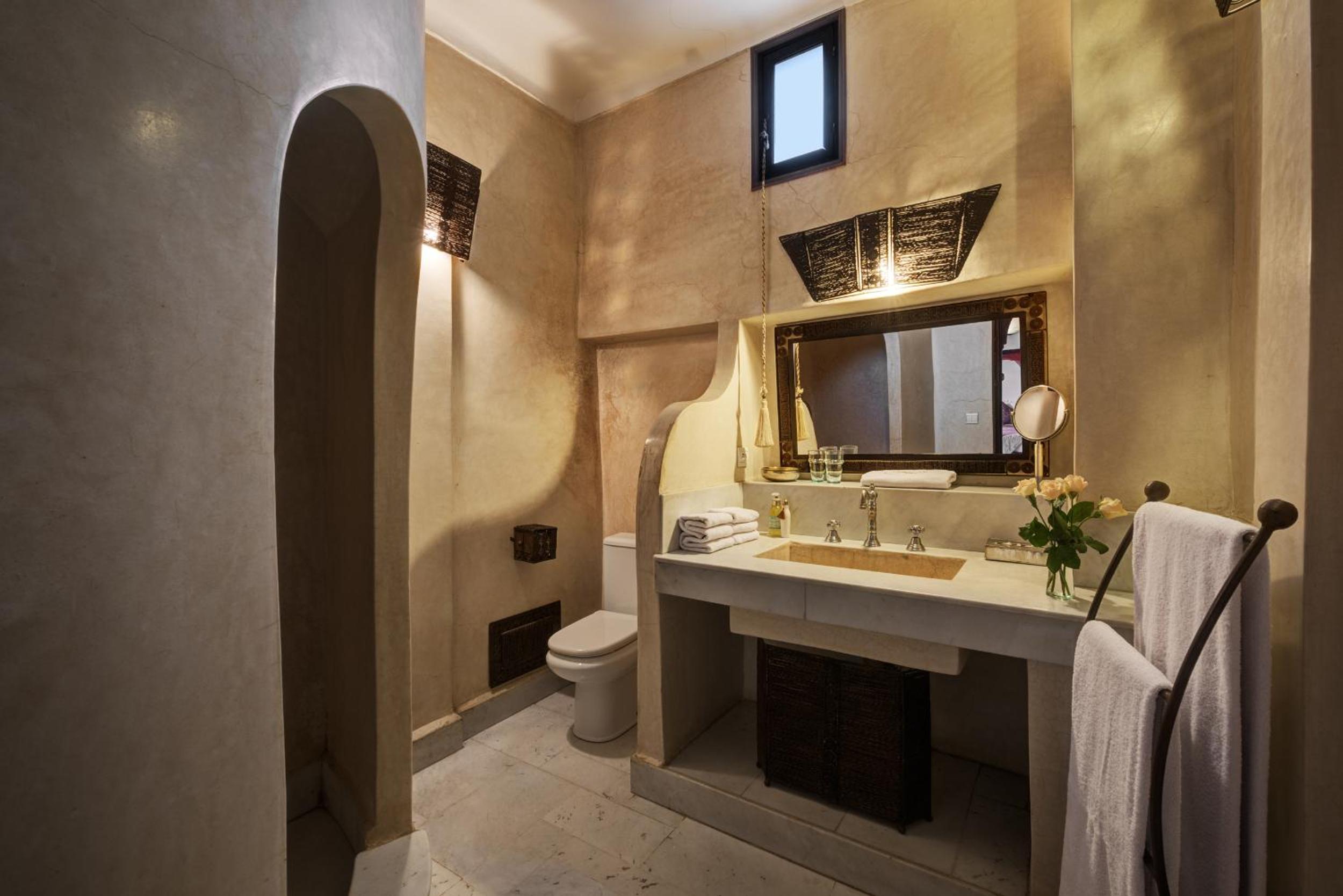 Junior Suite with Balcony - Photo 8