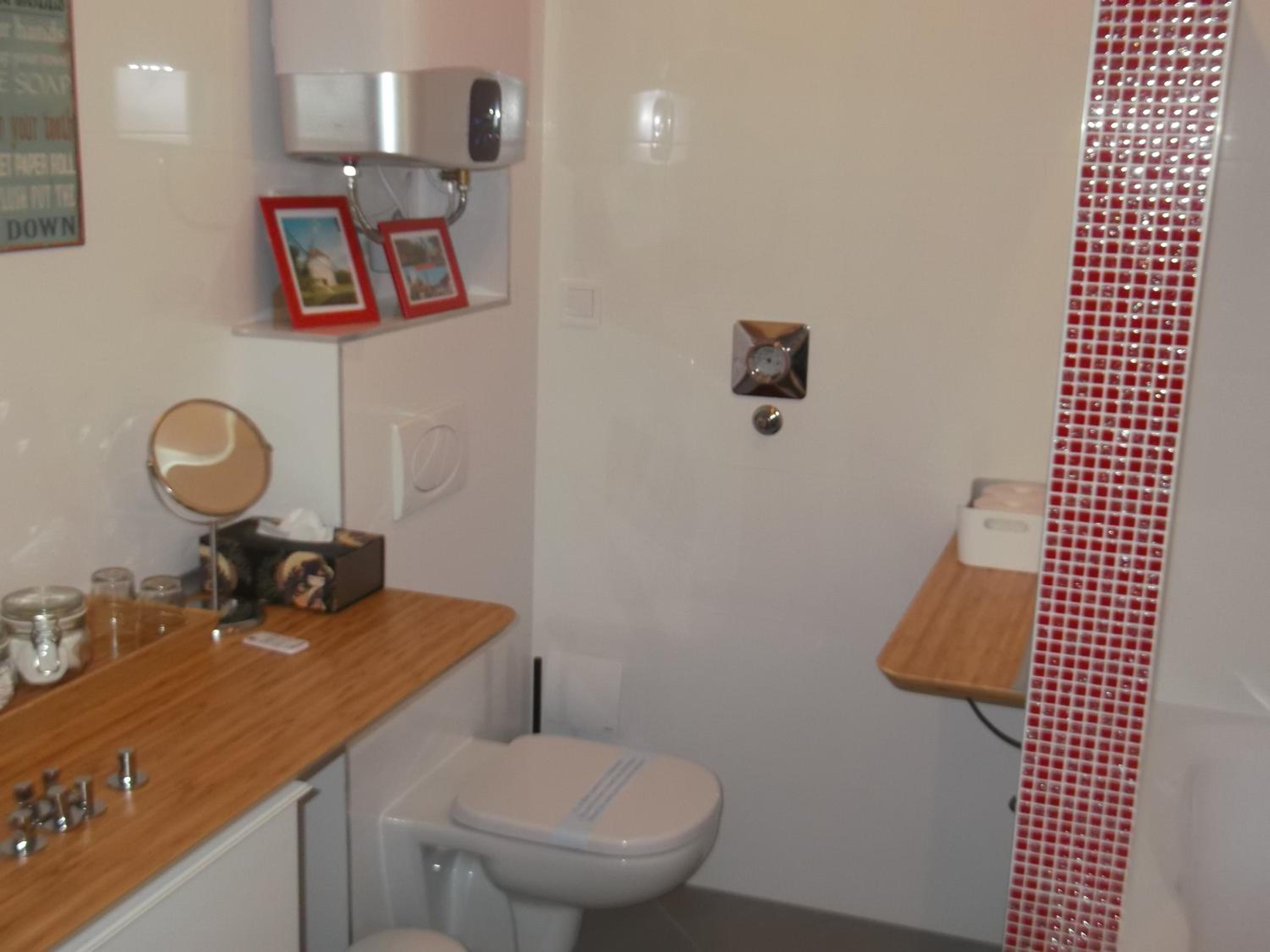 Apartment with Terrace - Photo 15