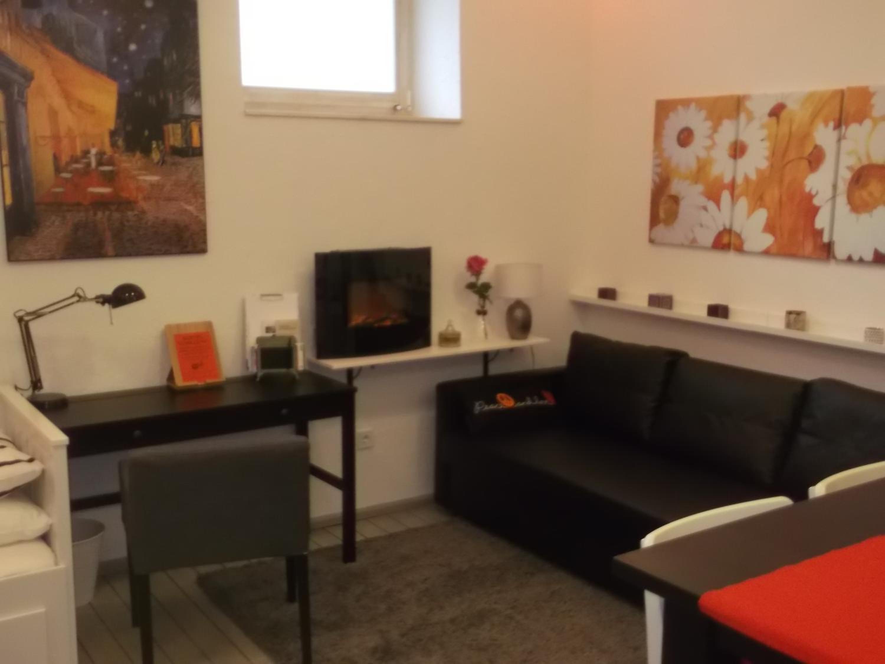 Apartment with Terrace - Photo 4