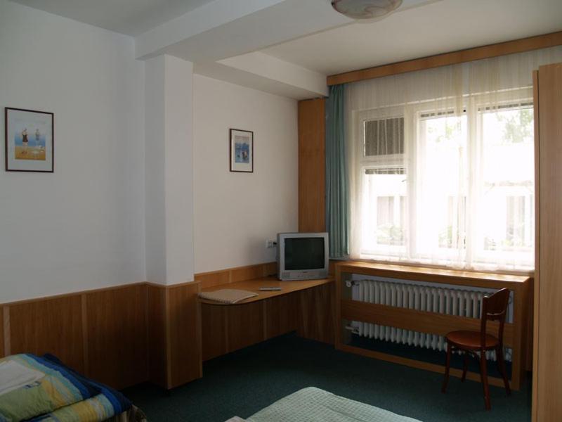Double Room with Extra Bed photo 2